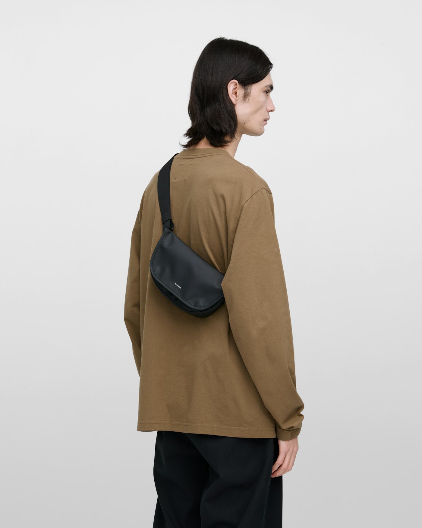 Stream messenger mini is in color black (7 of 12)