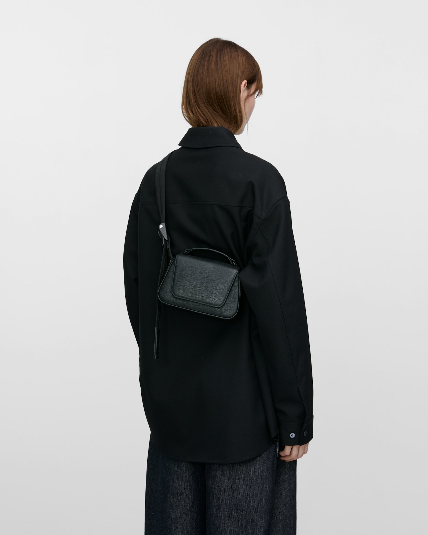 Agile Handle Crossbody Bag est en couleur noir (9 de 14)
