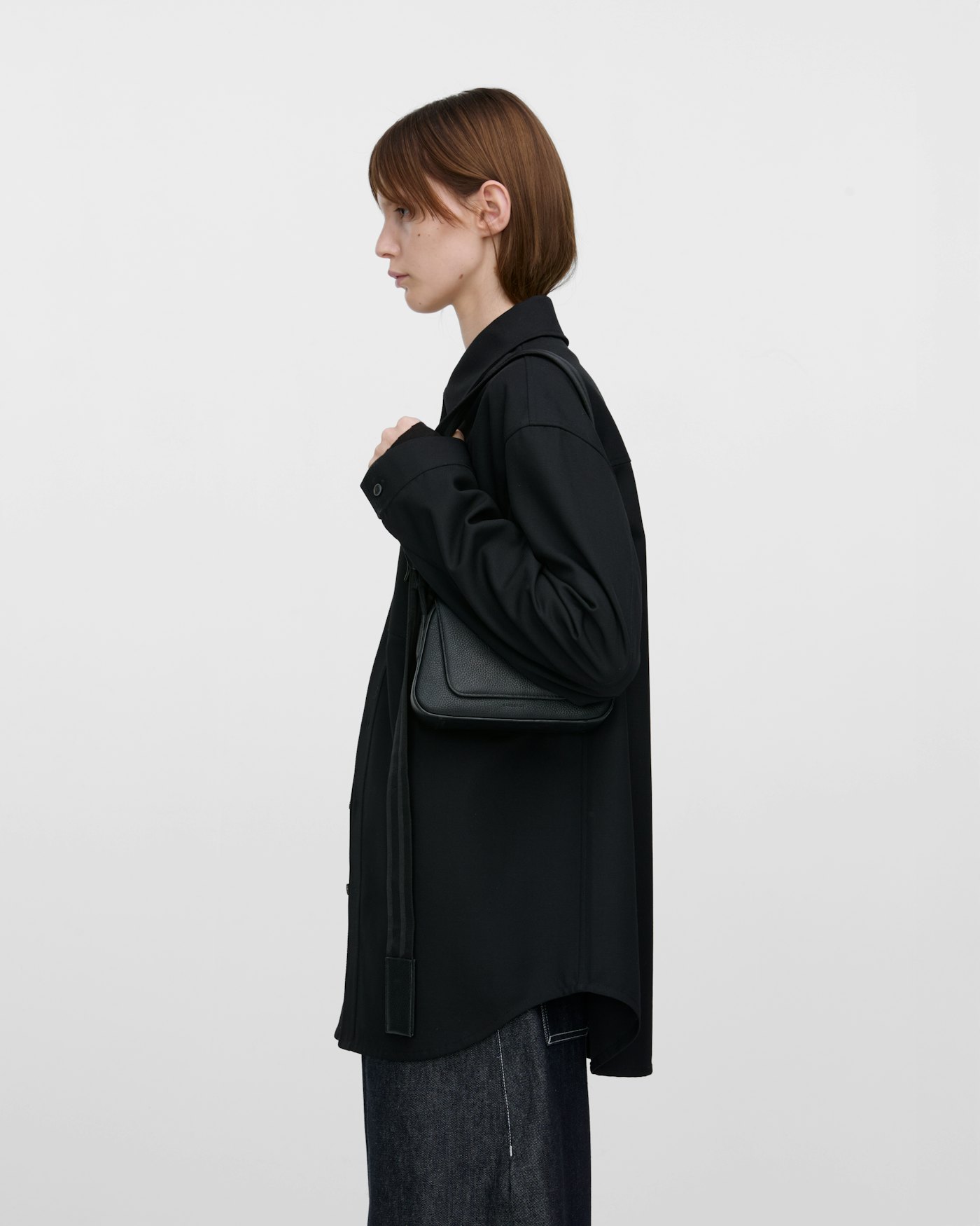 Agile Handle Crossbody Bag est en couleur noir (8 de 14)