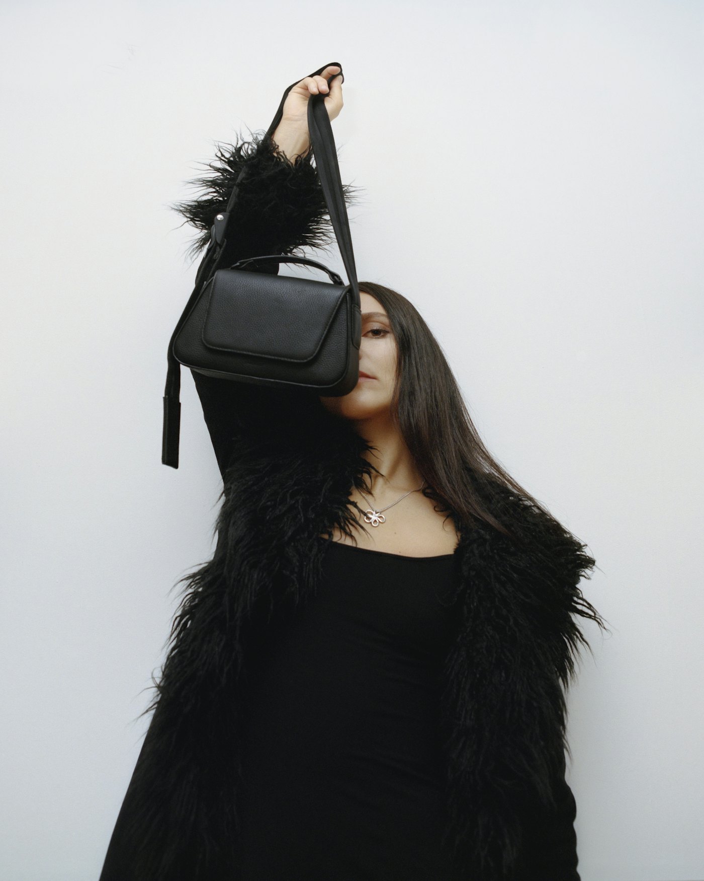 Agile Handle Crossbody Bag est en couleur noir (12 de 14)