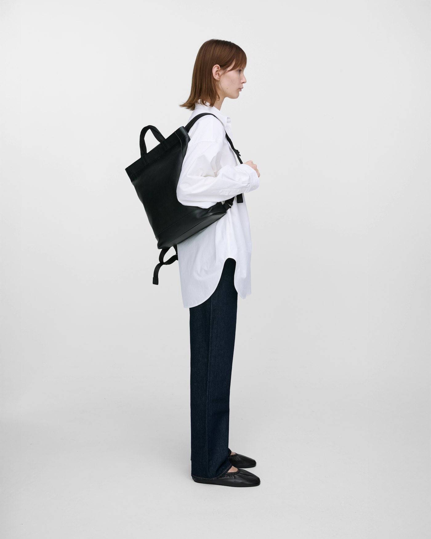 Leather Tote Backpack is in color black (8 of 9)