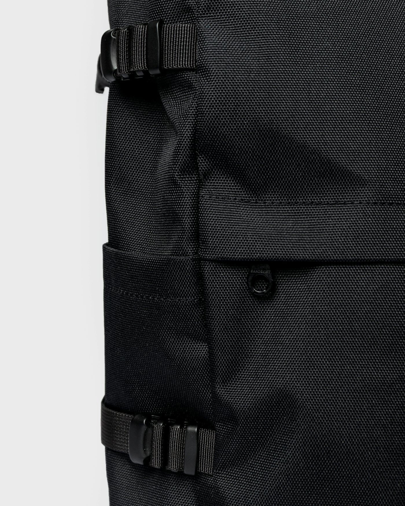 ICON Rolltop Backpack L är i färgen svart (4 av 12)
