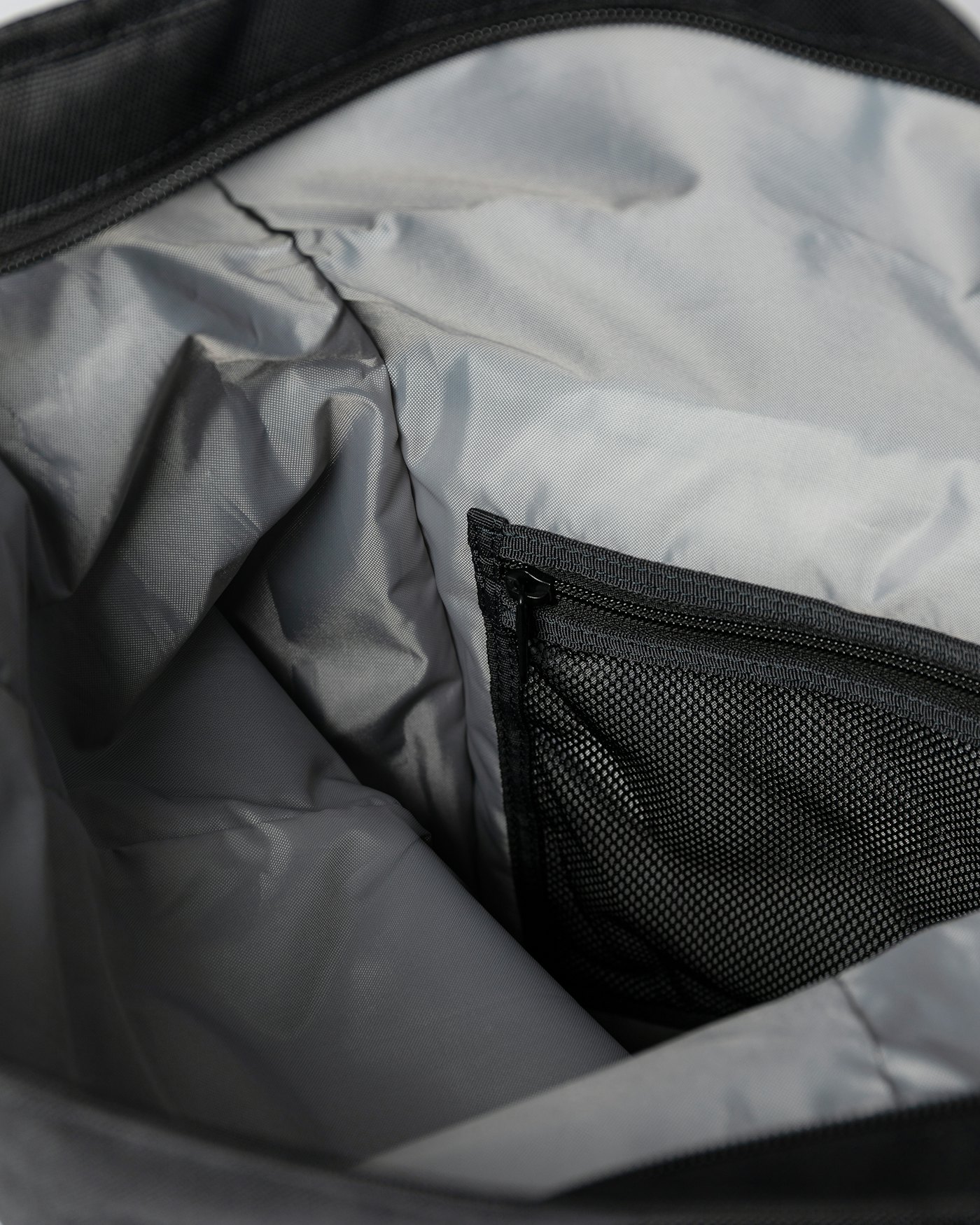 ICON Rolltop Backpack L är i färgen svart (6 av 12)