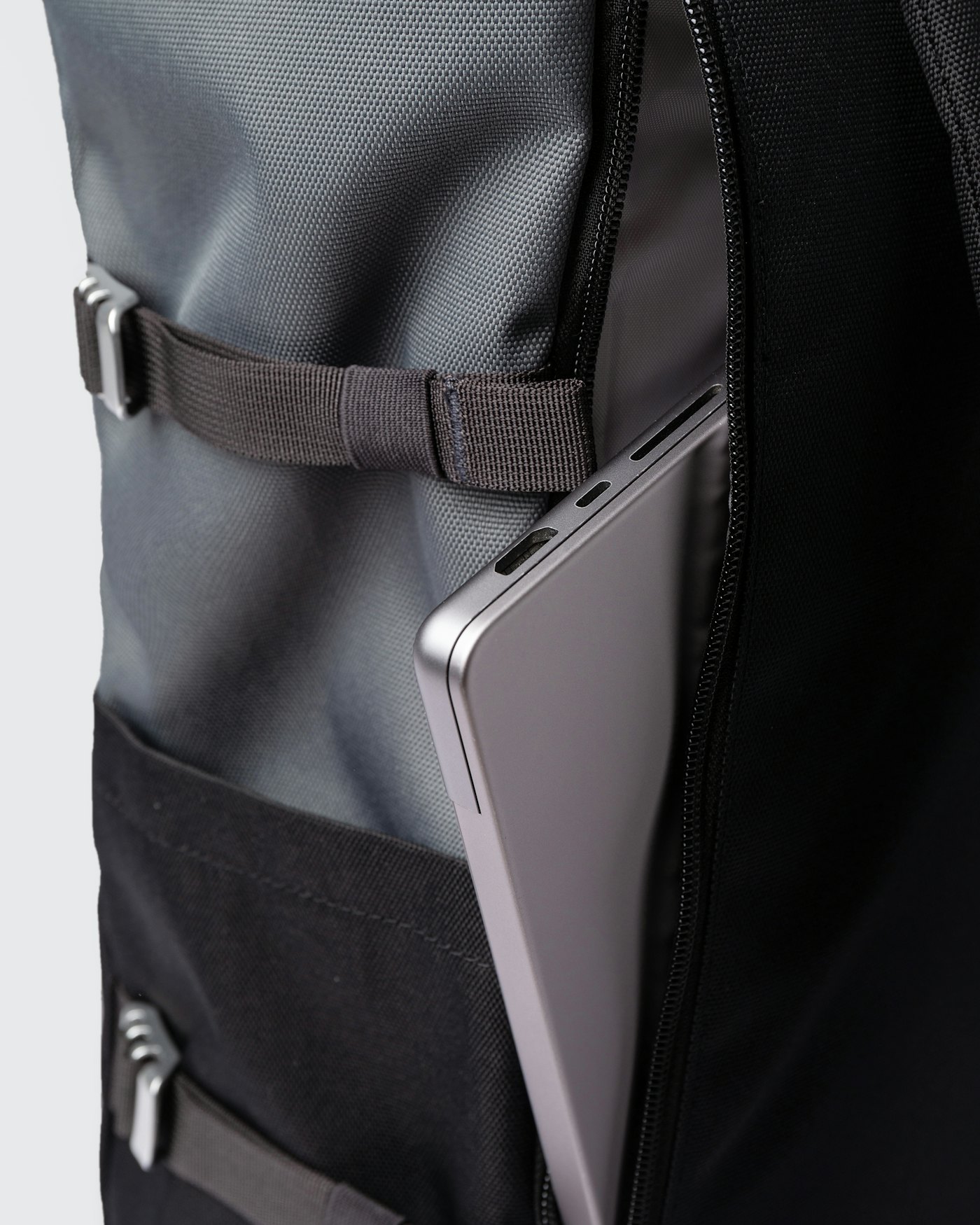 ICON Rolltop backpack L est en couleur multi dark (5 de 6)