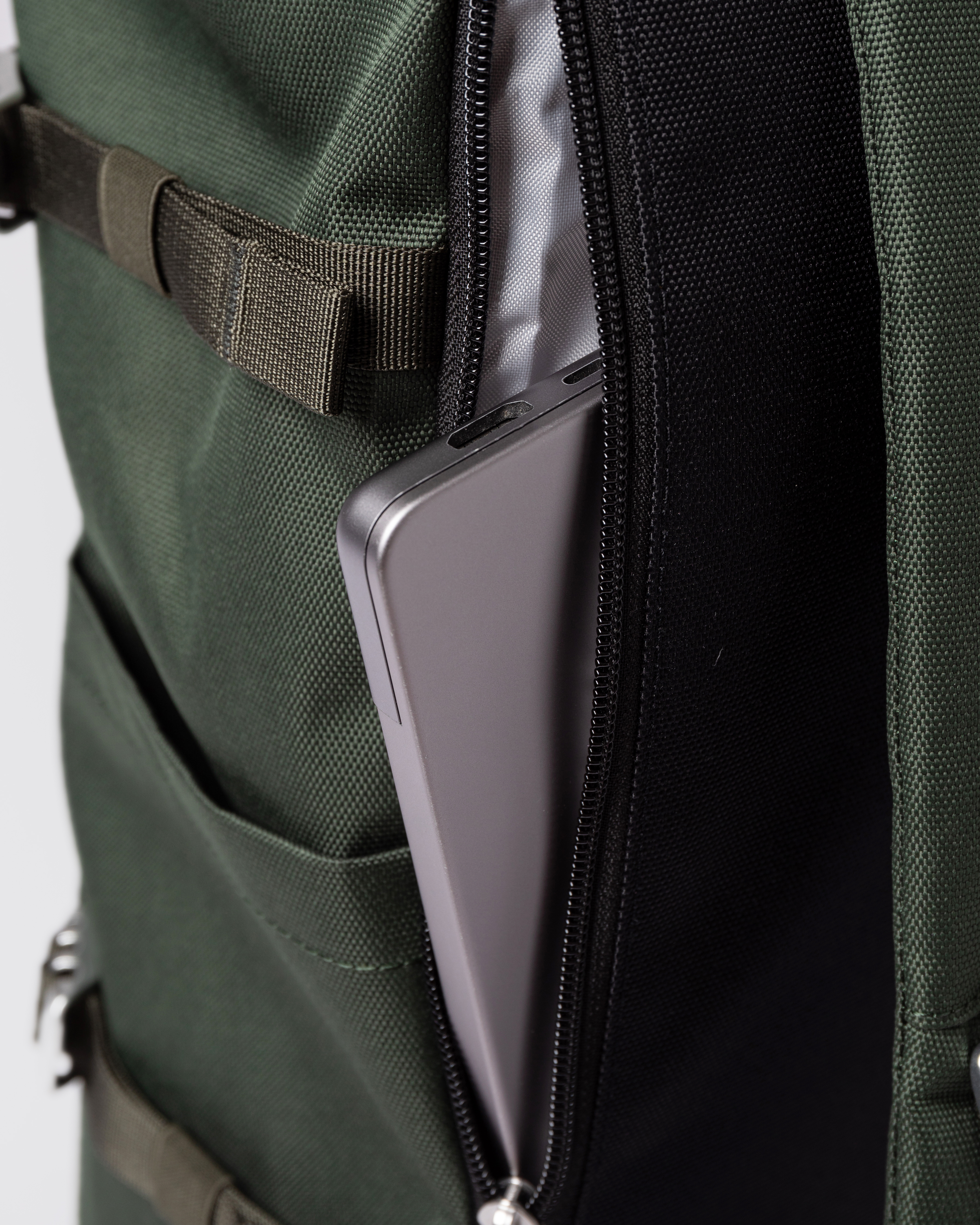 ICON Rolltop Backpack L est en couleur vert de l'aube (4 de 9)