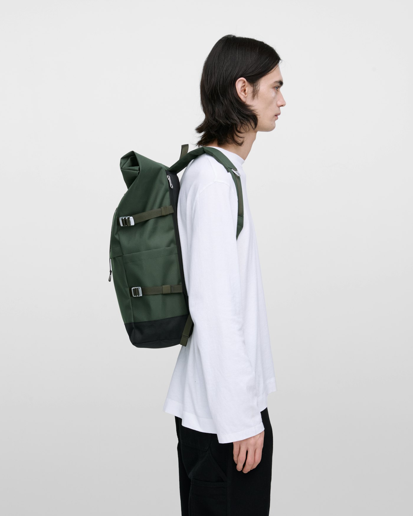 ICON Rolltop Backpack L is in color dawn green (6 of 9)