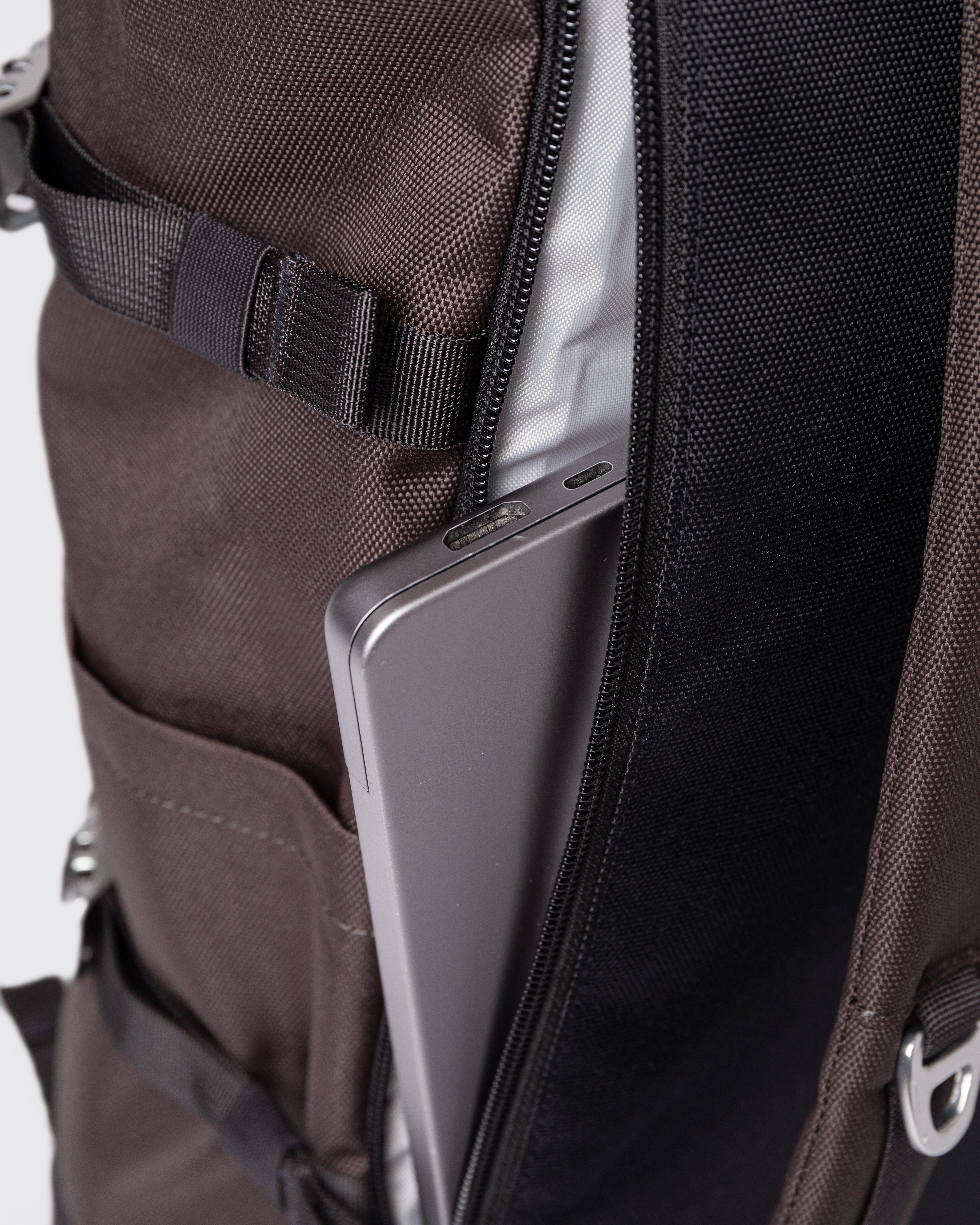 ICON Rolltop backpack L is in color brown (4 of 9)