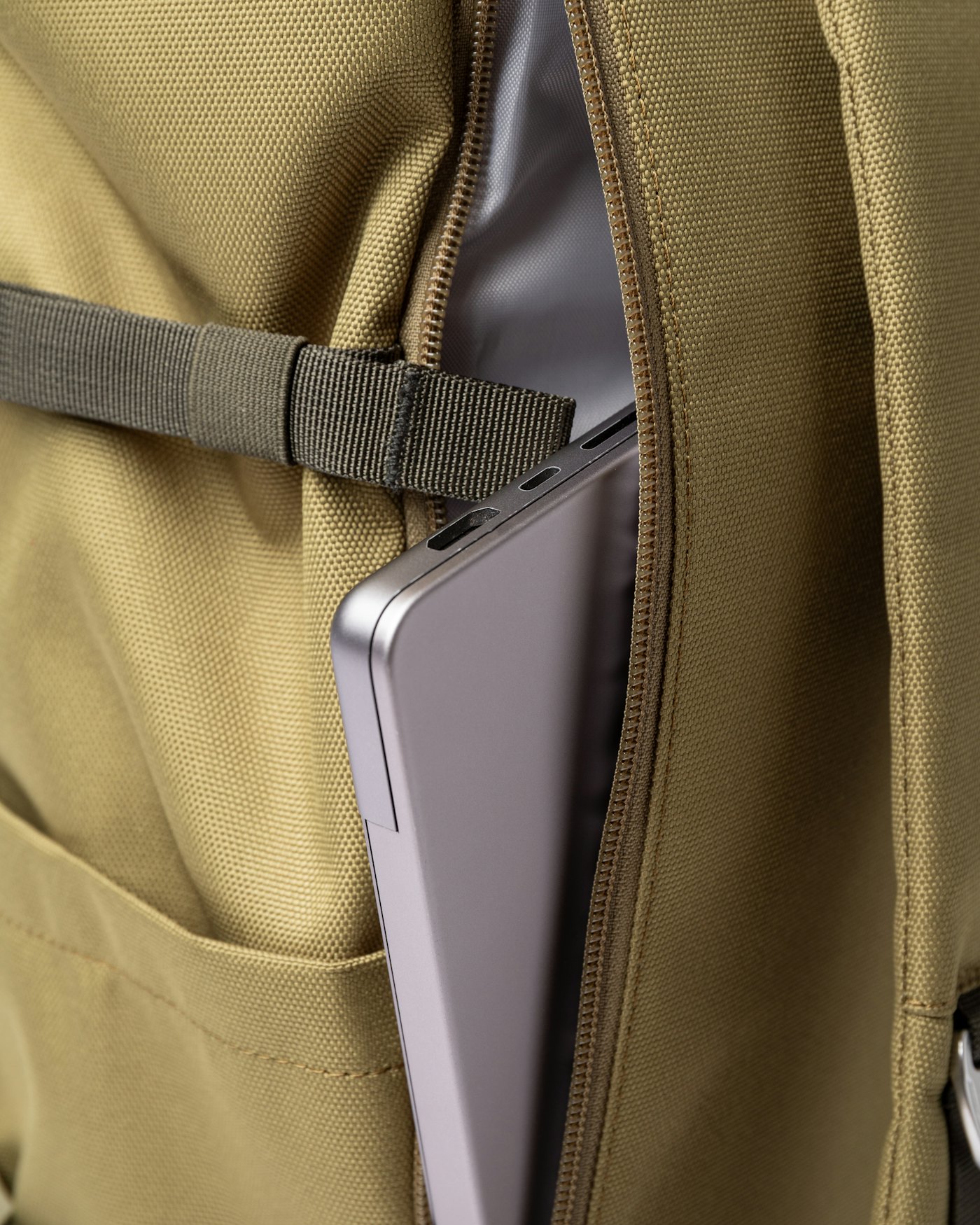 ICON Rolltop Backpack L is in color olive drab (5 of 6)