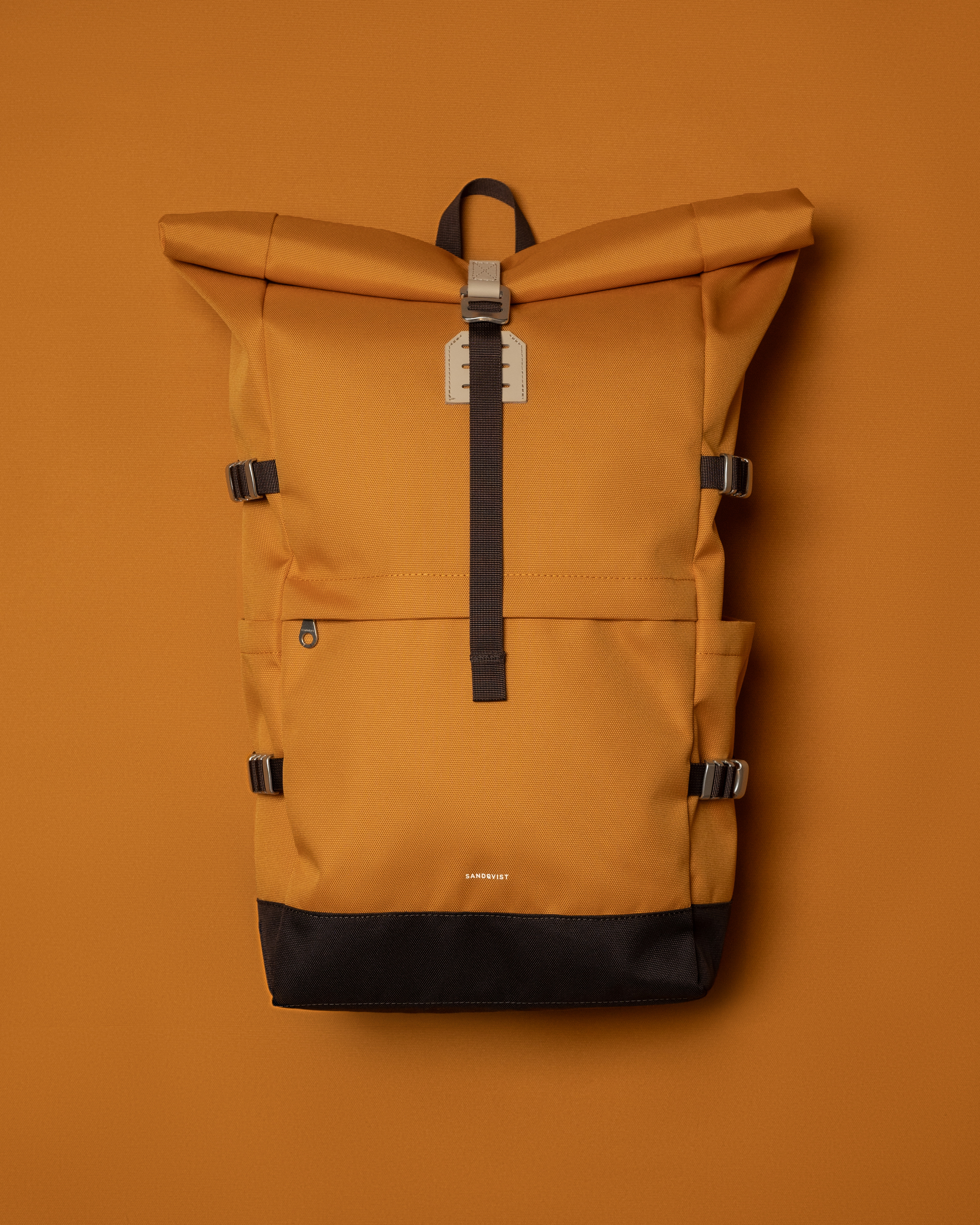 ICON Rolltop Backpack L är i färgen golden yellow (6 av 6)