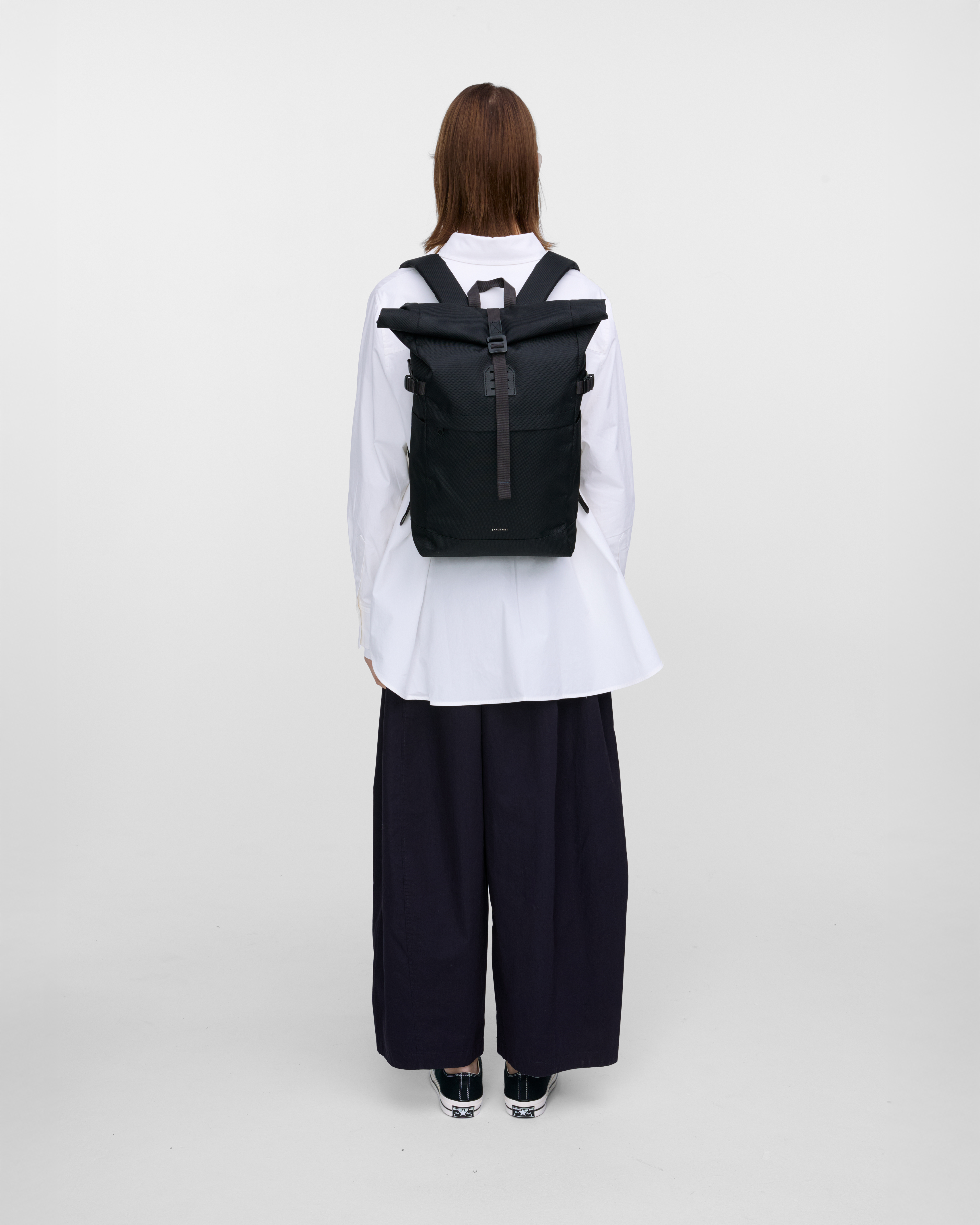 ICON Rolltop Backpack M is in color black (10 of 10)