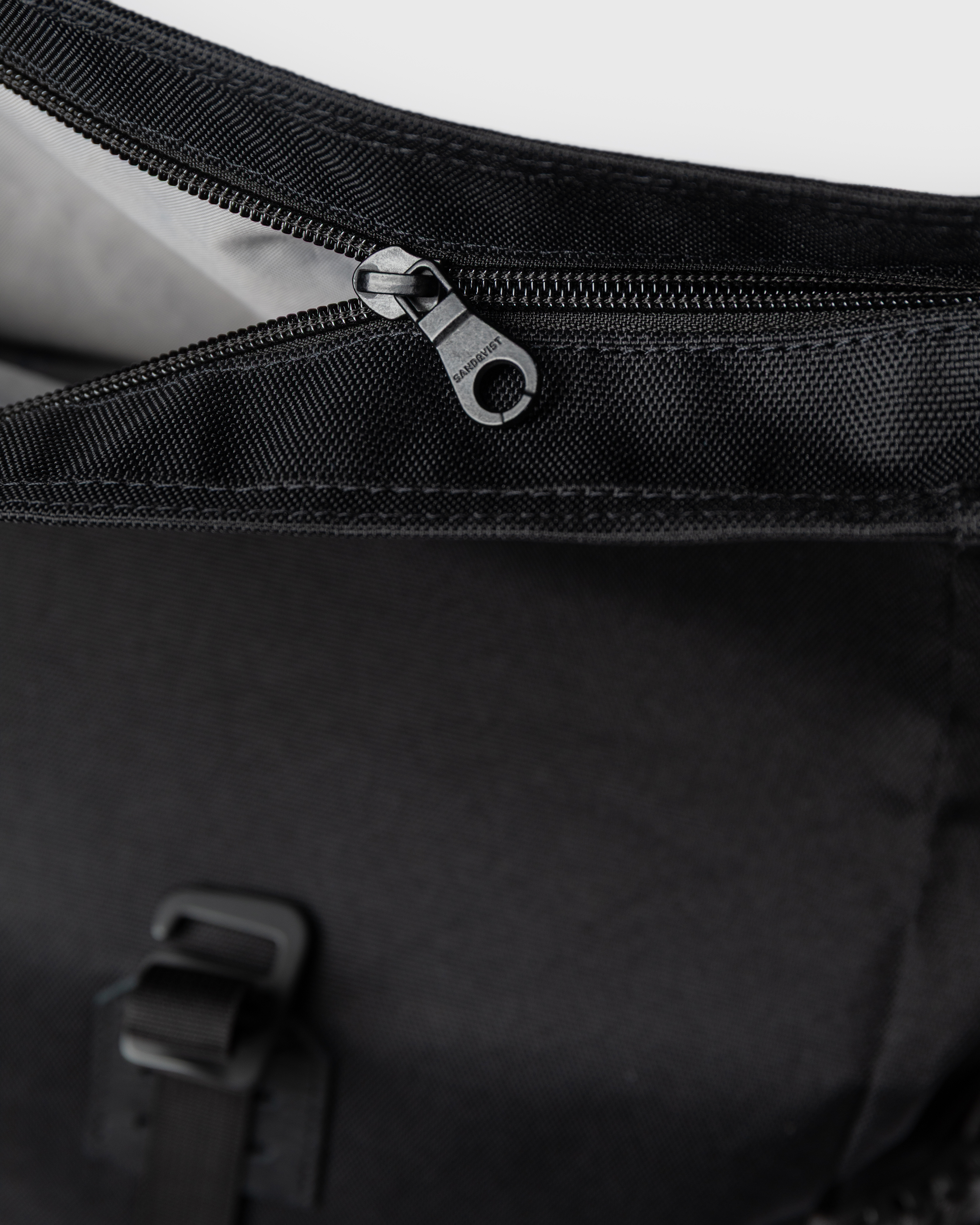 ICON Rolltop Backpack M is in color black (6 of 10)
