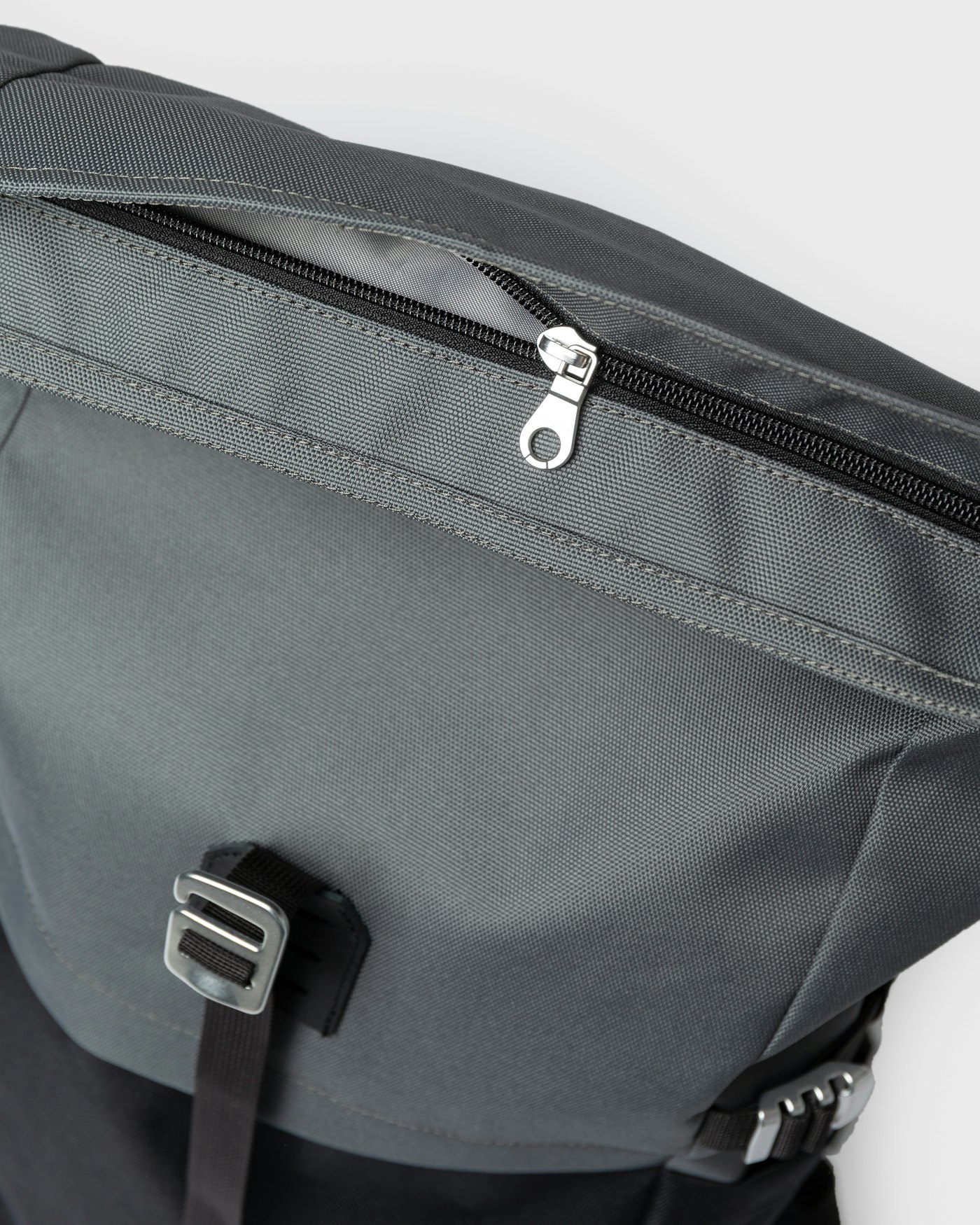 ICON Rolltop backpack M est en couleur multi dark (6 de 8)