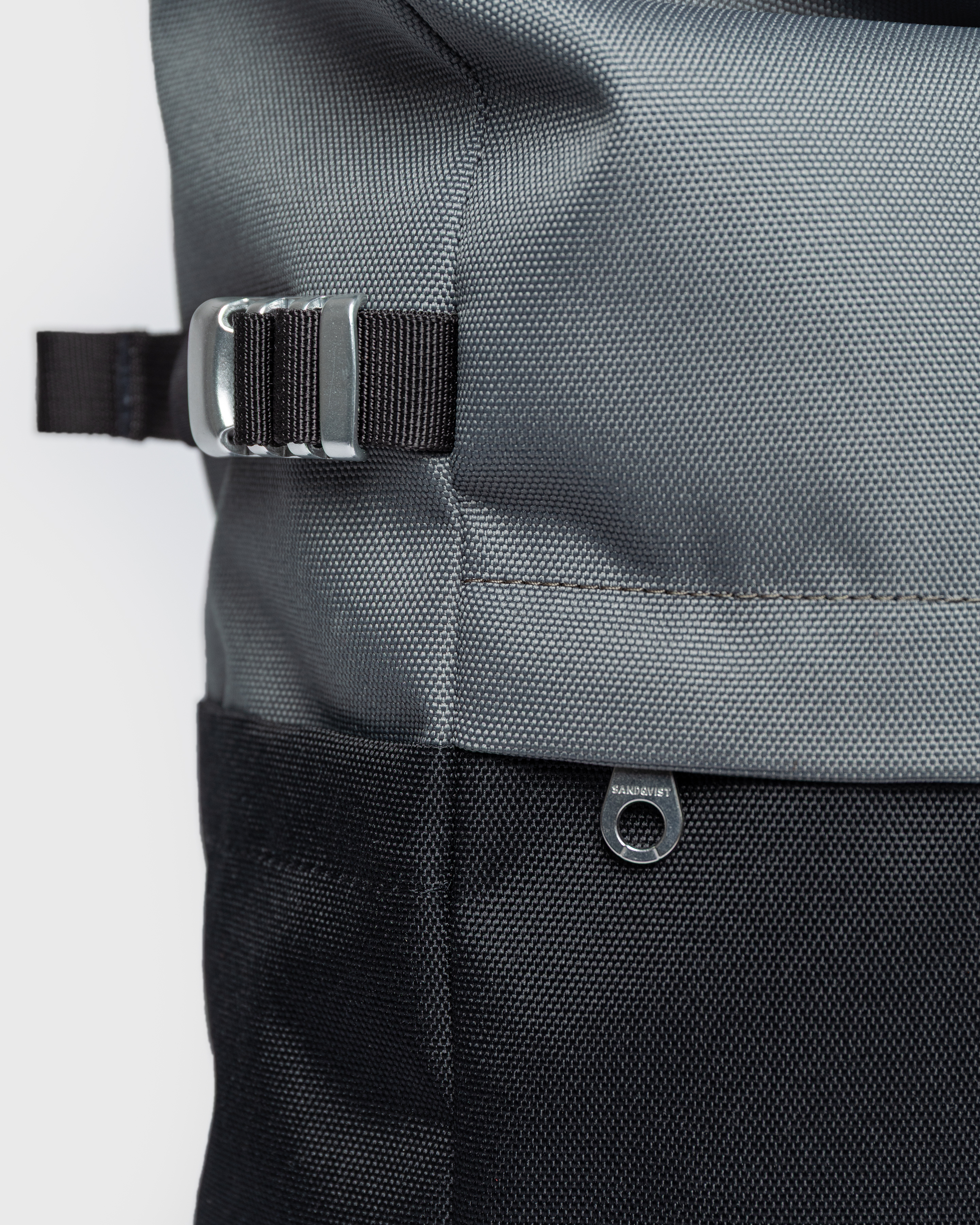 ICON Rolltop backpack M is in color multi dark (7 of 8)