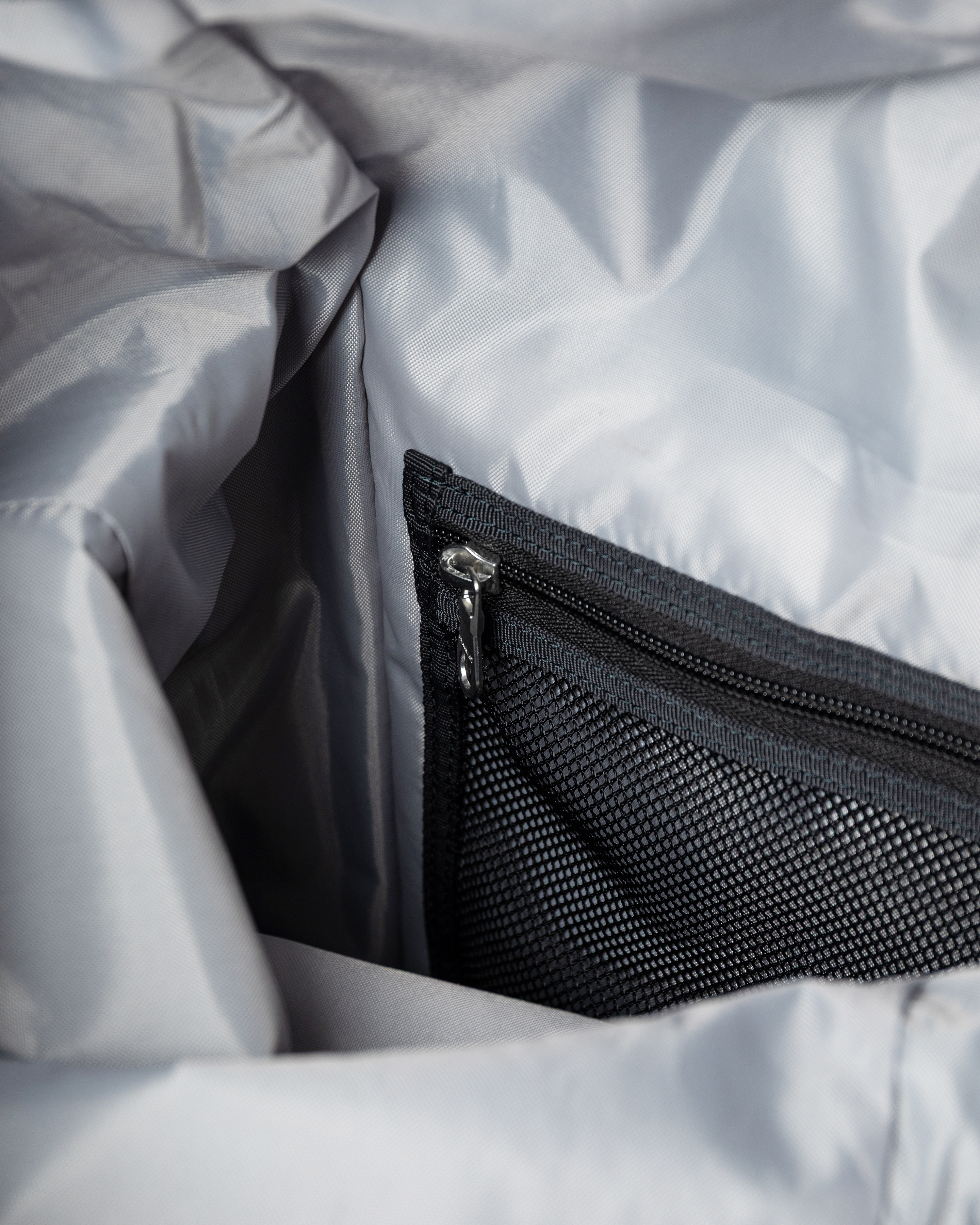 ICON Rolltop backpack M is in color multi dark (8 of 8)