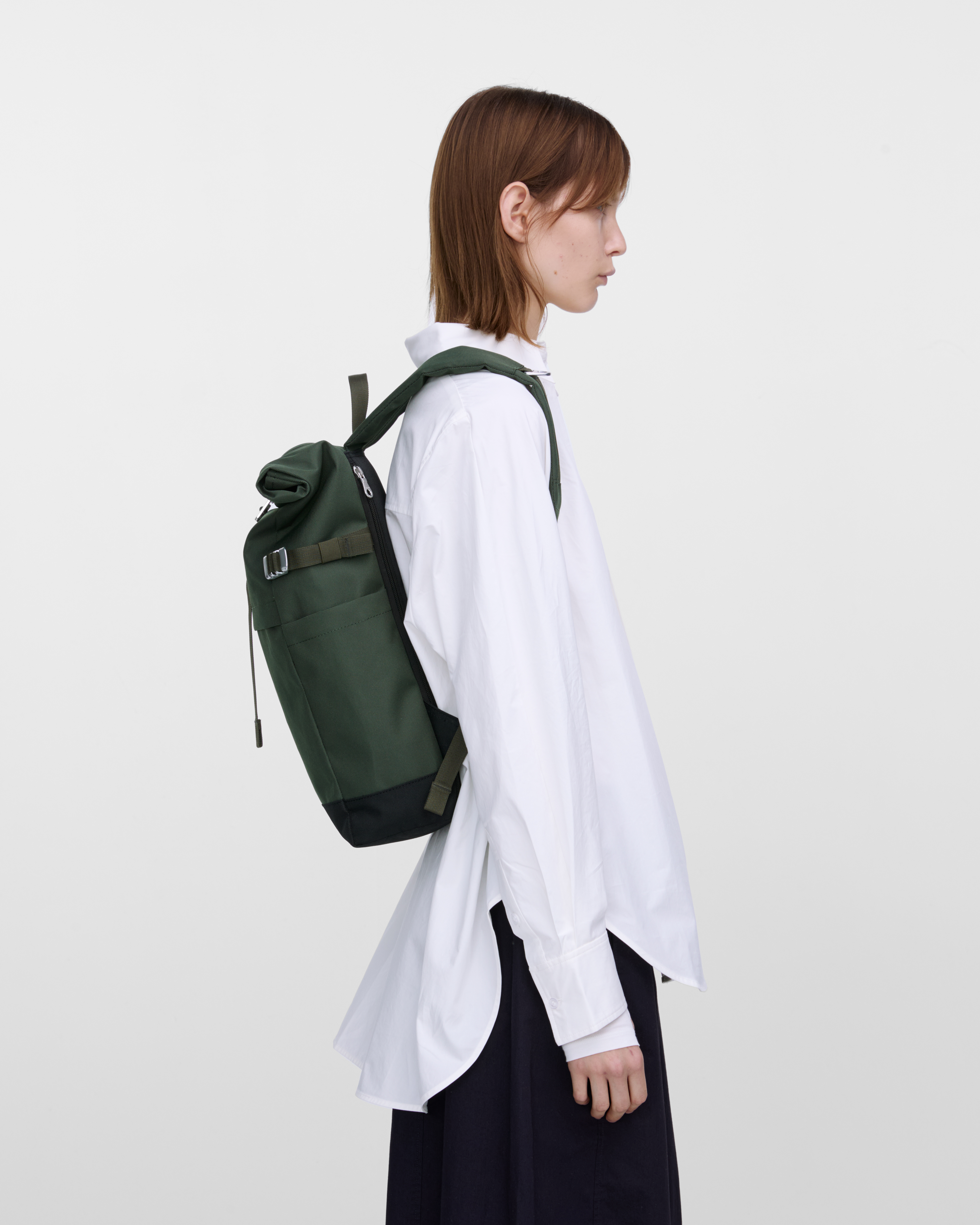 ICON Rolltop Backpack M is in color dawn green (7 of 10)