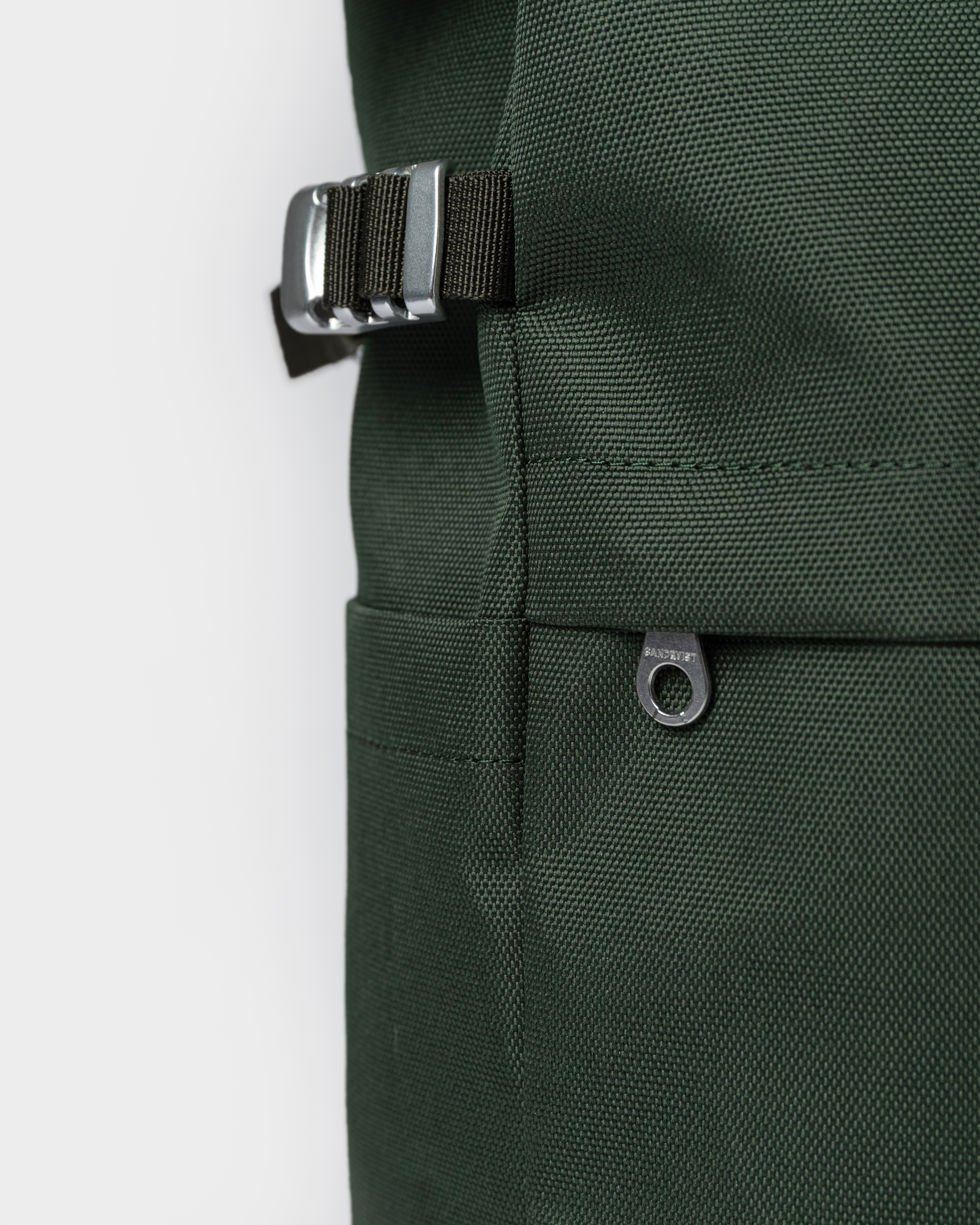ICON Rolltop Backpack M is in color dawn green (6 of 10)