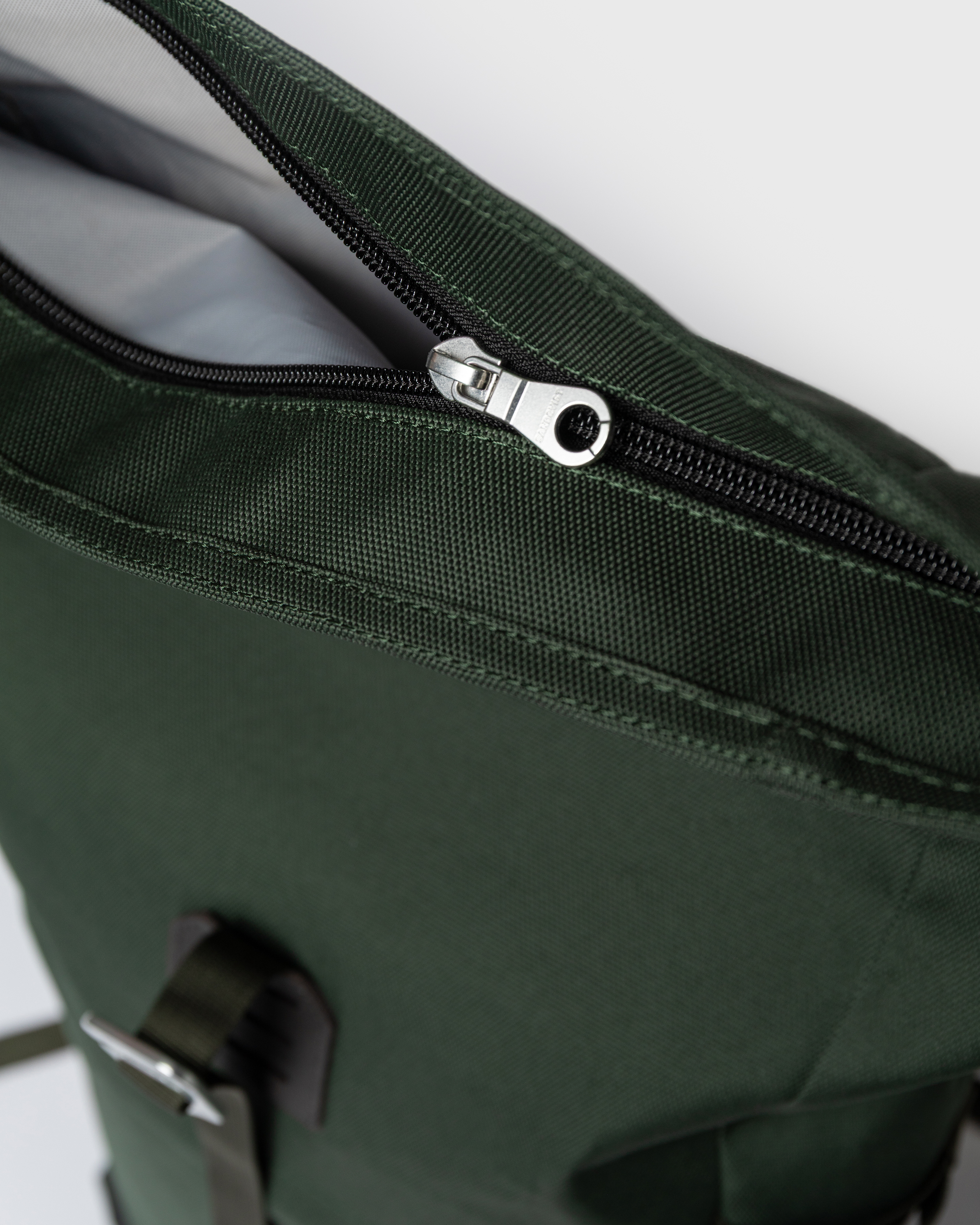 ICON Rolltop Backpack M is in color dawn green (5 of 10)