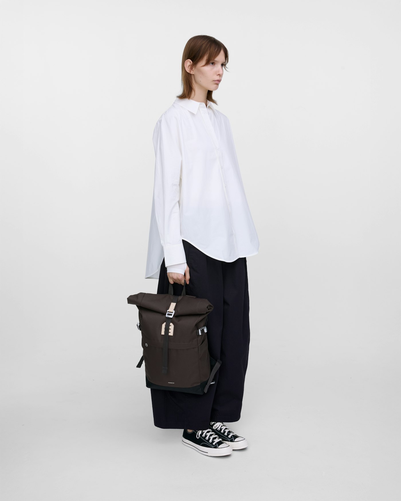 ICON Rolltop backpack M is in color brown (8 of 10)