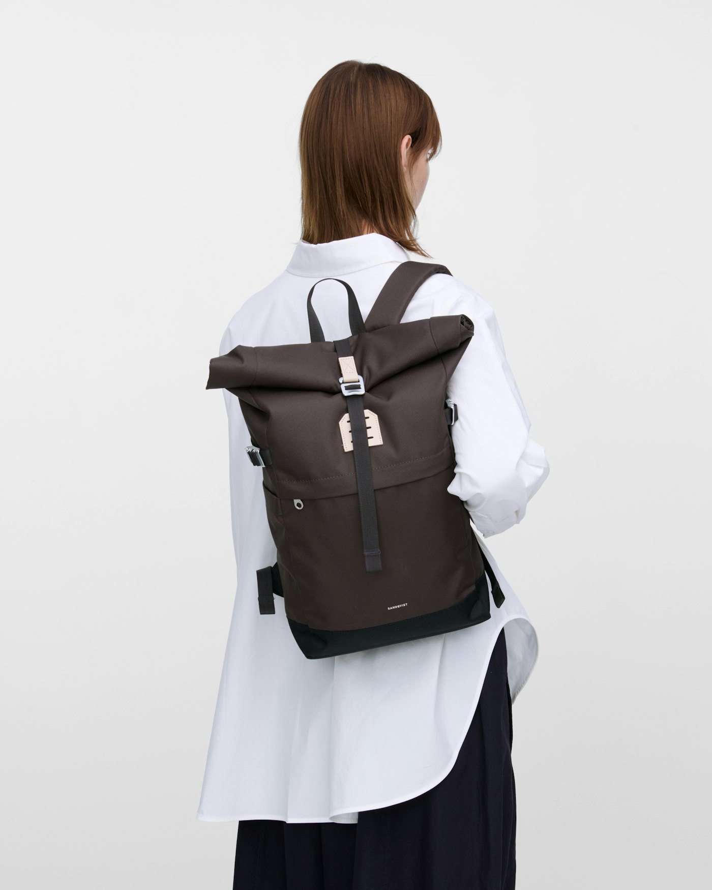 ICON Rolltop backpack M is in color brown (7 of 10)