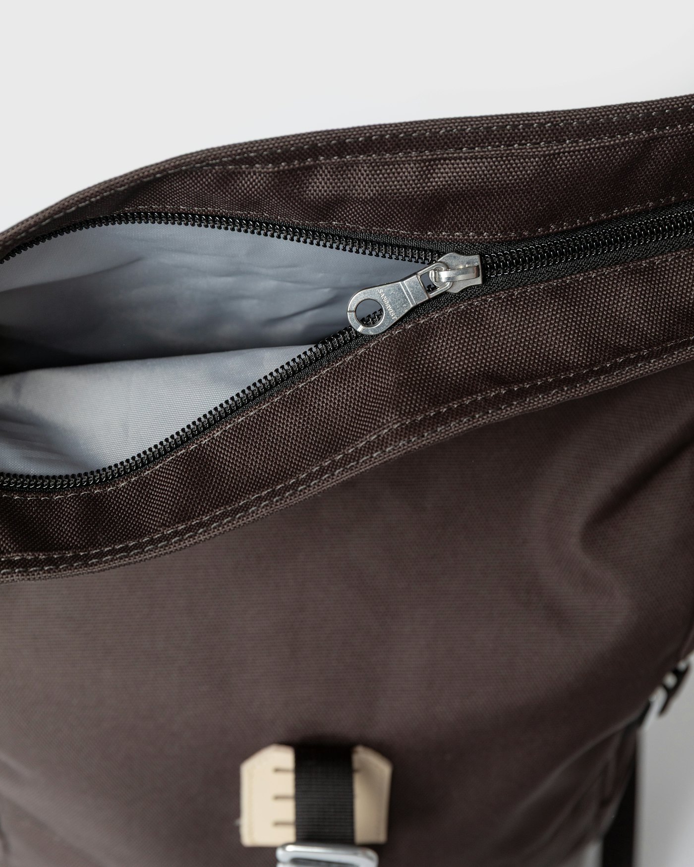 ICON Rolltop backpack M is in color brown (6 of 10)