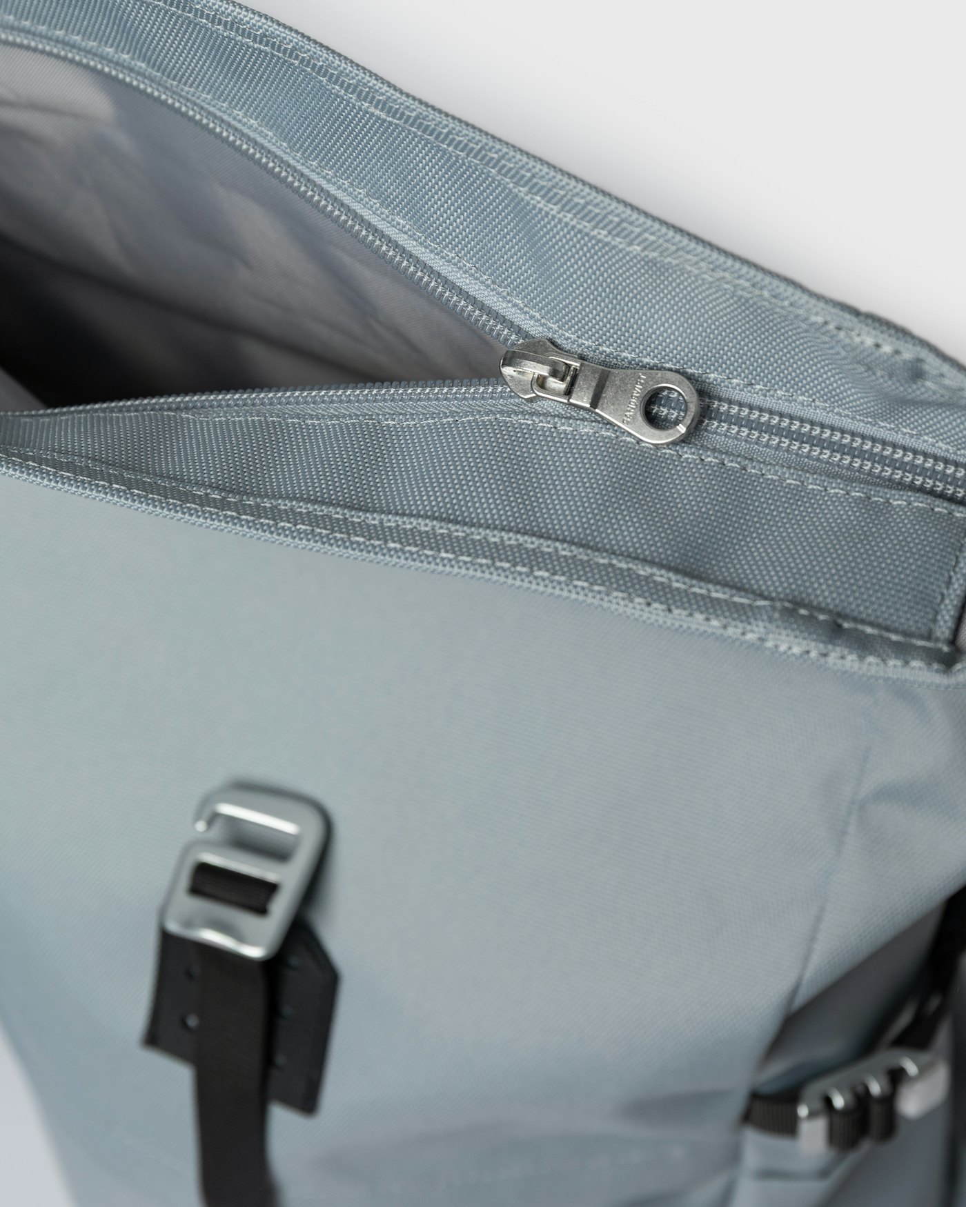 ICON Rolltop backpack M est en couleur ice blue (7 de 7)