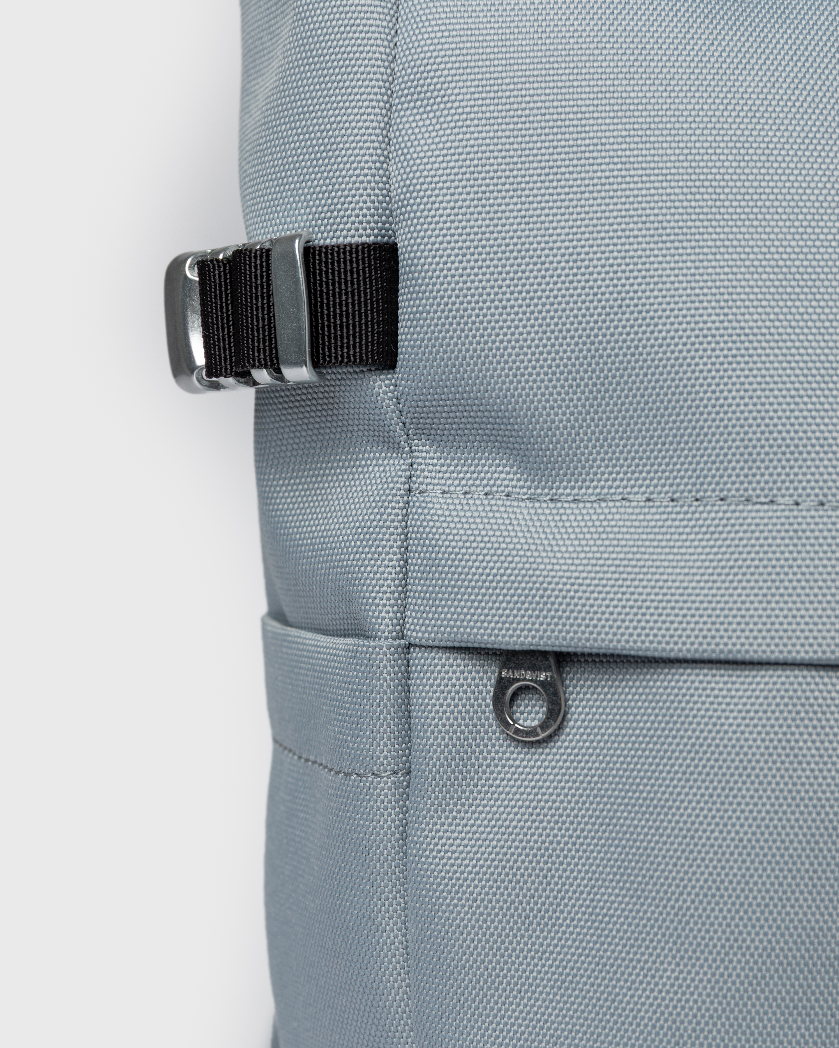 ICON Rolltop backpack M är i färgen ice blue (5 av 7)