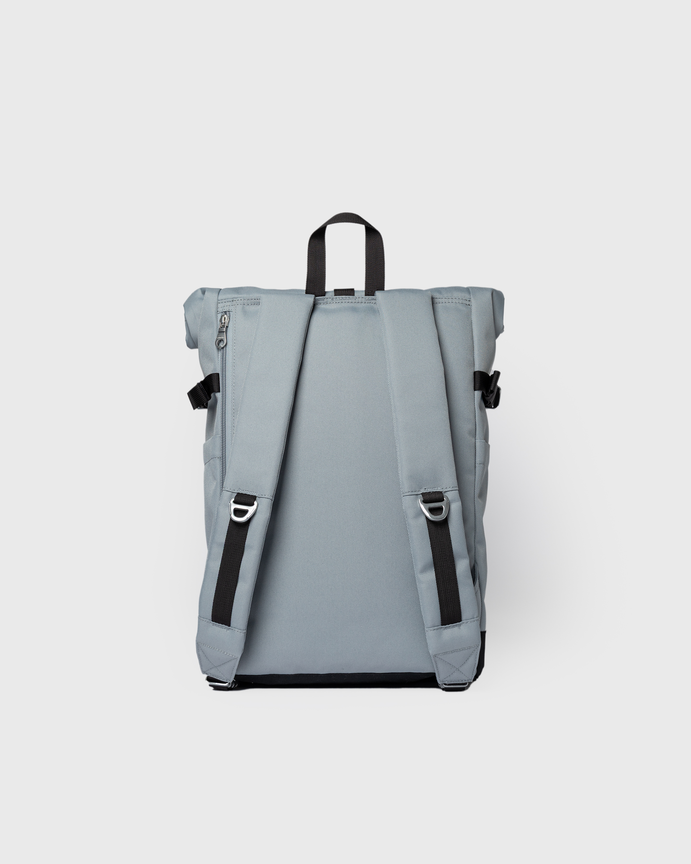 ICON Rolltop backpack M är i färgen ice blue (4 av 7)