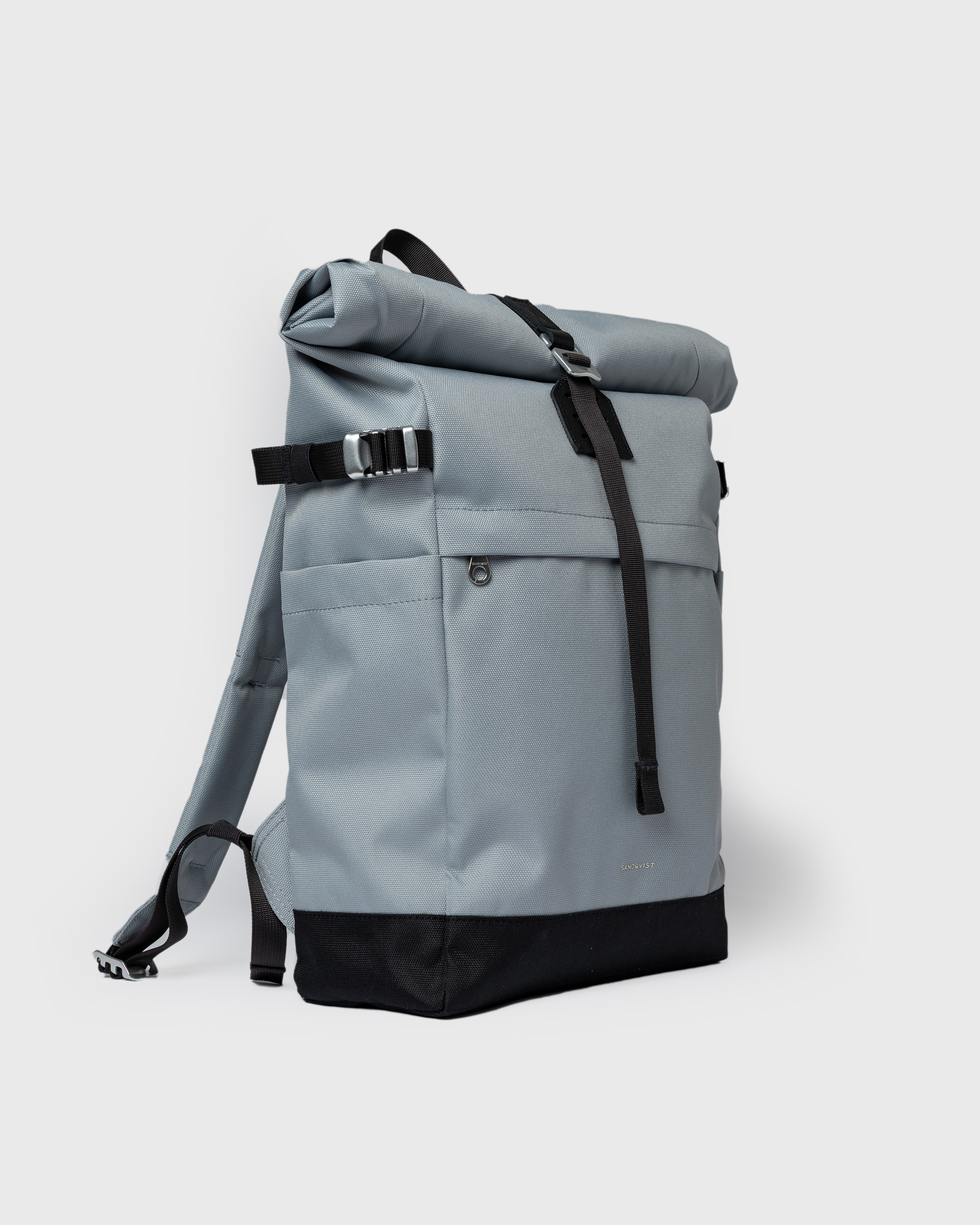 ICON Rolltop backpack M är i färgen ice blue (2 av 7)
