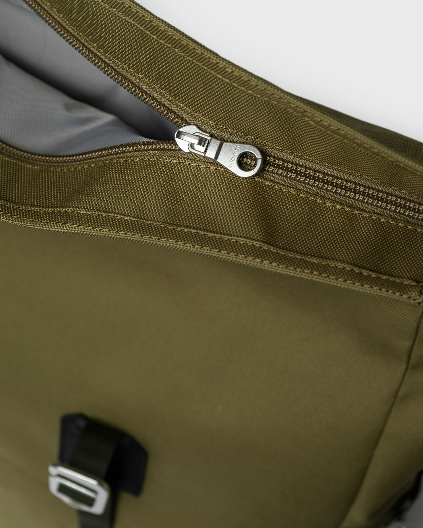 ICON Rolltop backpack M is in color olive drab (7 of 7)
