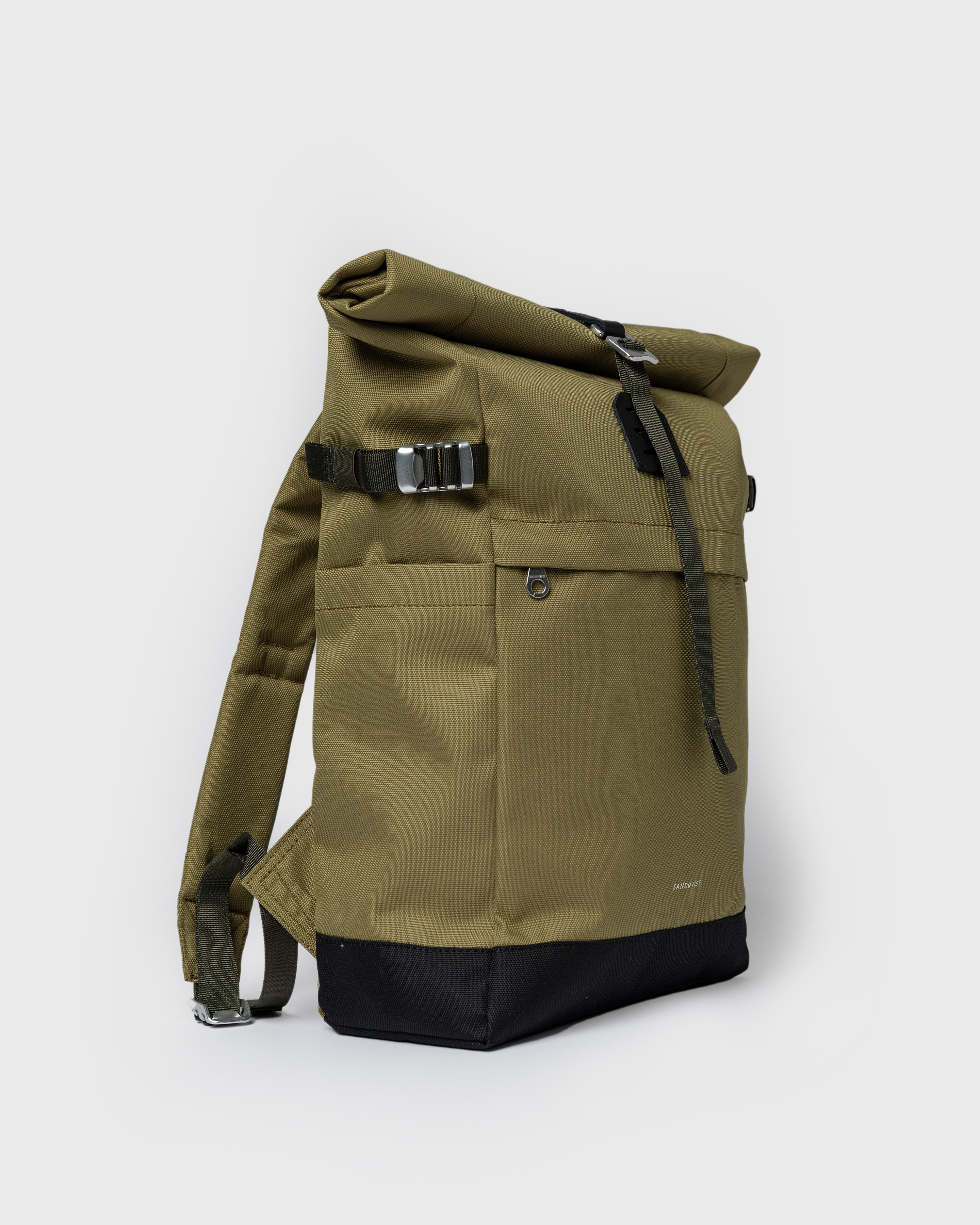 ICON Rolltop backpack M is in color olive drab (2 of 7)