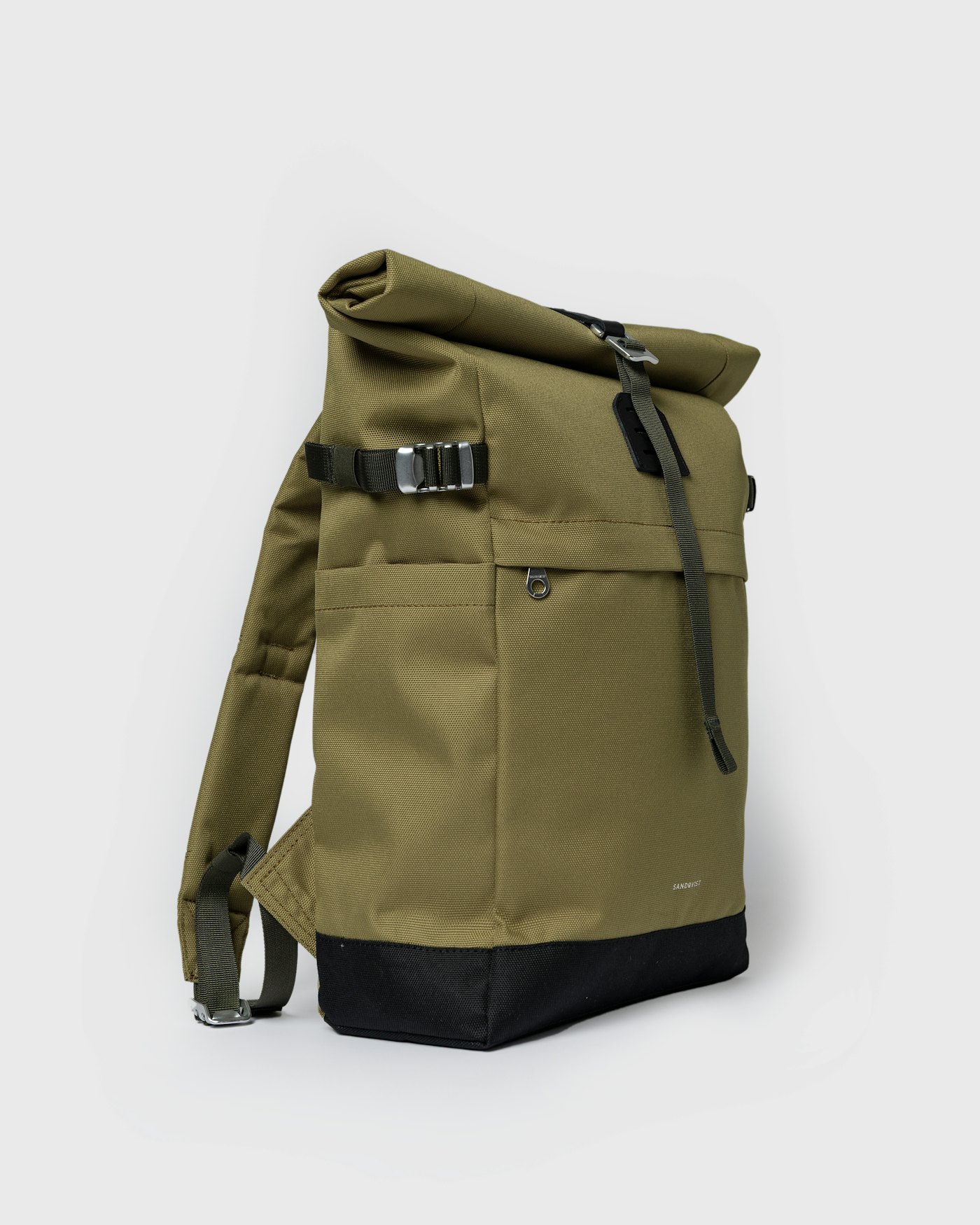 ICON Rolltop backpack M is in color olive drab (2 of 7)