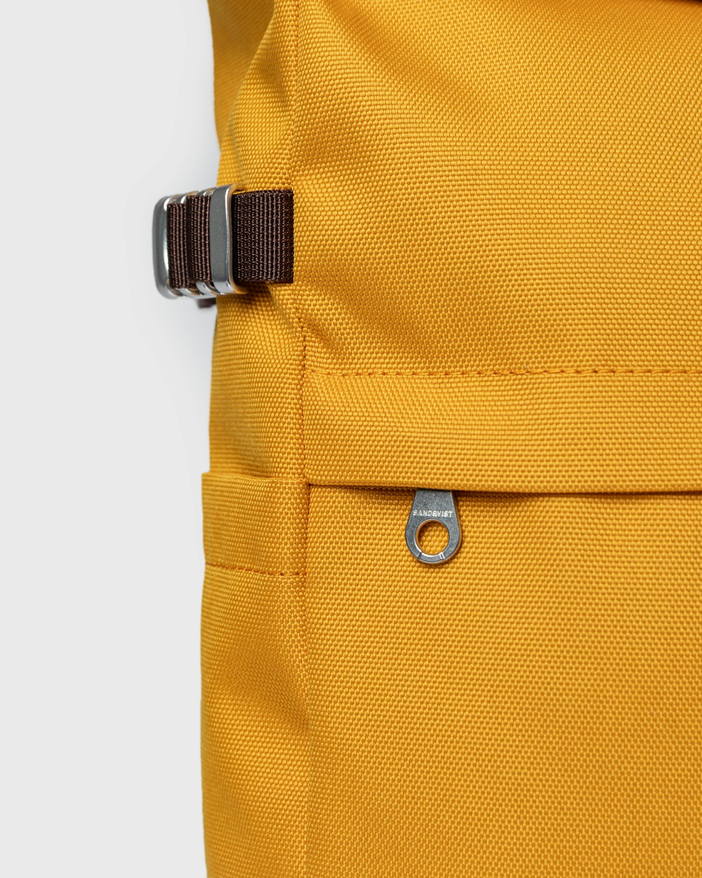 ICON Rolltop backpack M is in color golden yellow (6 of 8)
