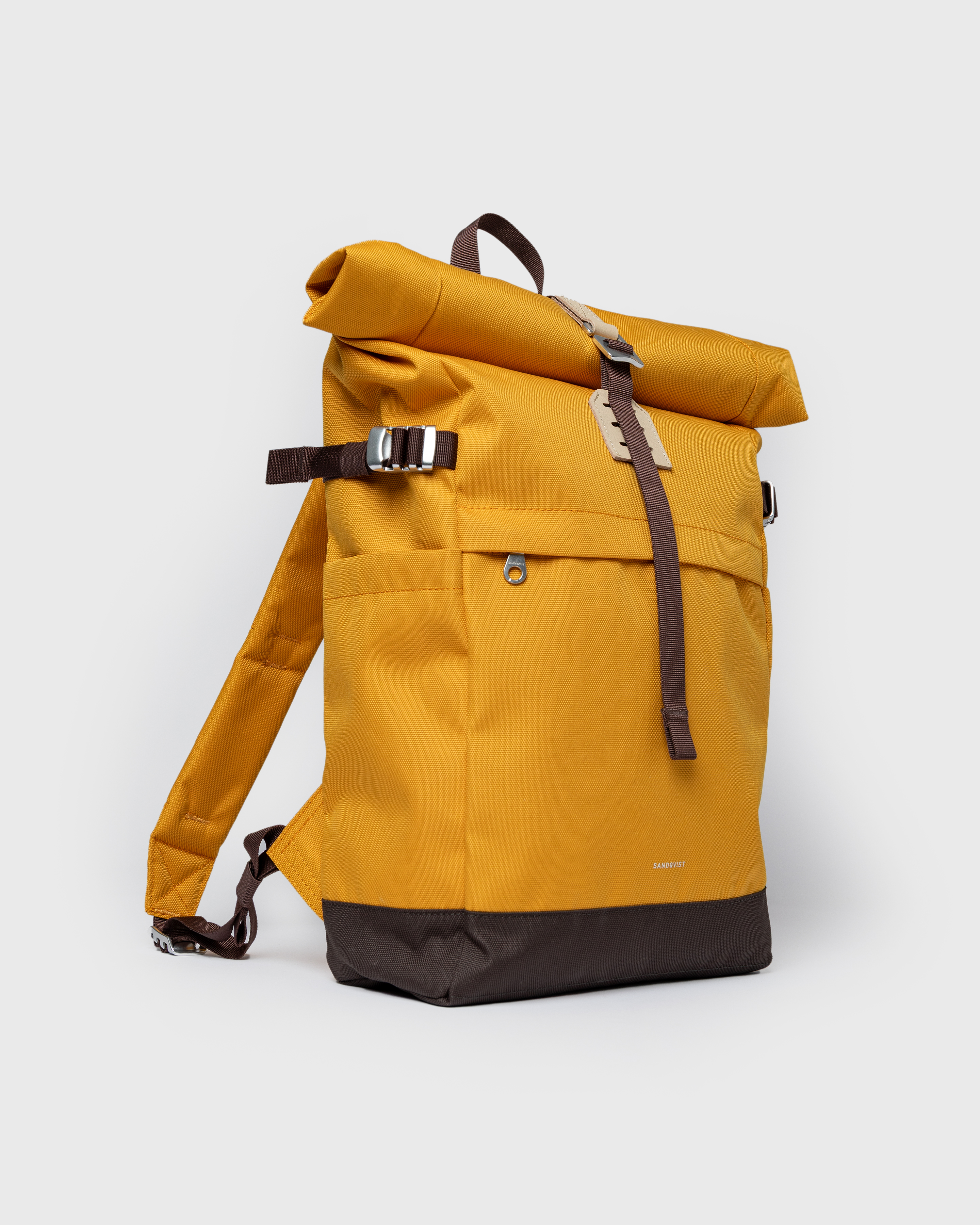 ICON Rolltop backpack M är i färgen golden yellow (2 av 8)