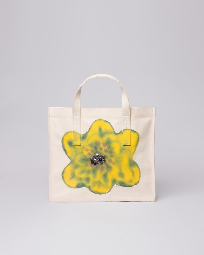 Siri Carlén Tote M 3 belongs to the category Shop and is in color flower 3