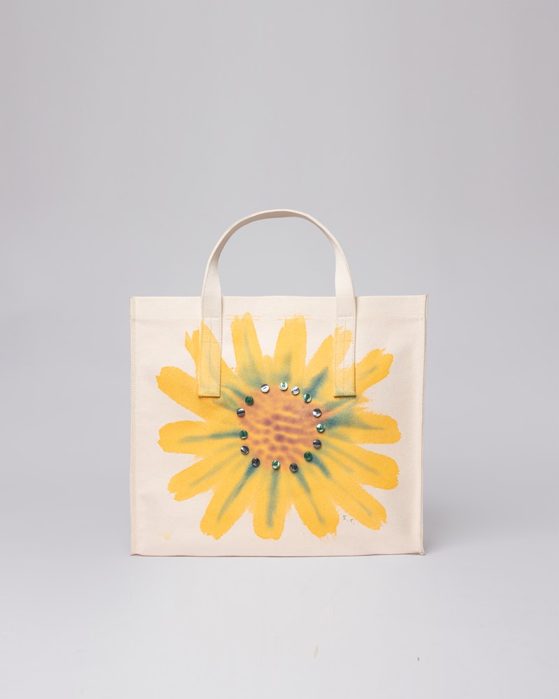 Siri Carlén Tote M 4 belongs to the category Shop and is in color flower 4