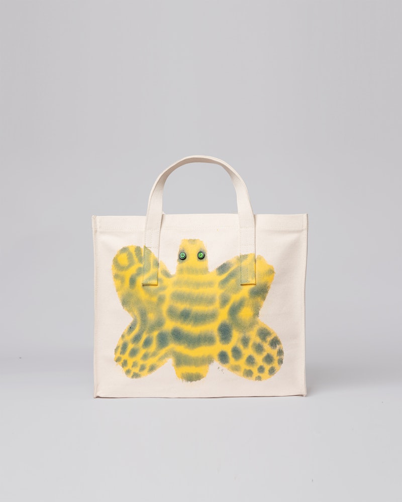 Siri Carlén Tote M 5 belongs to the category Shop and is in color bee 5