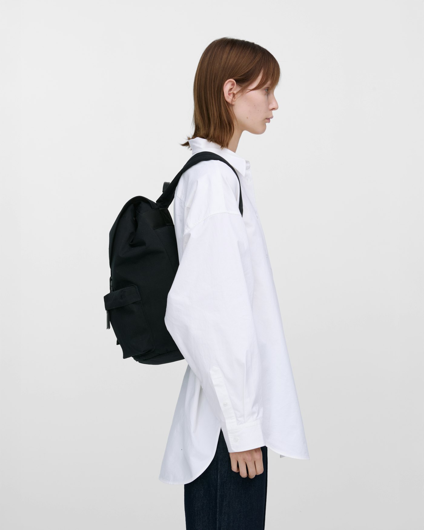 Everyday rucksack is in color black (7 of 13)