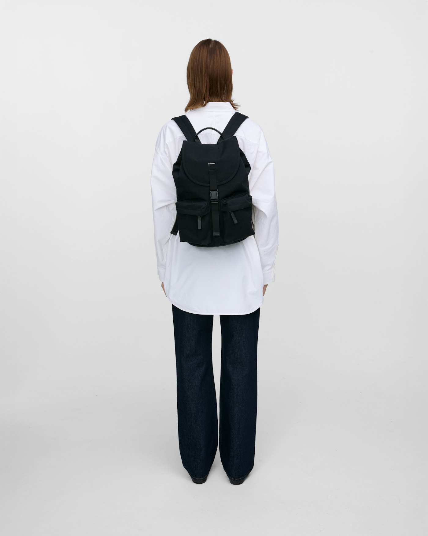 Everyday rucksack is in color black (6 of 13)