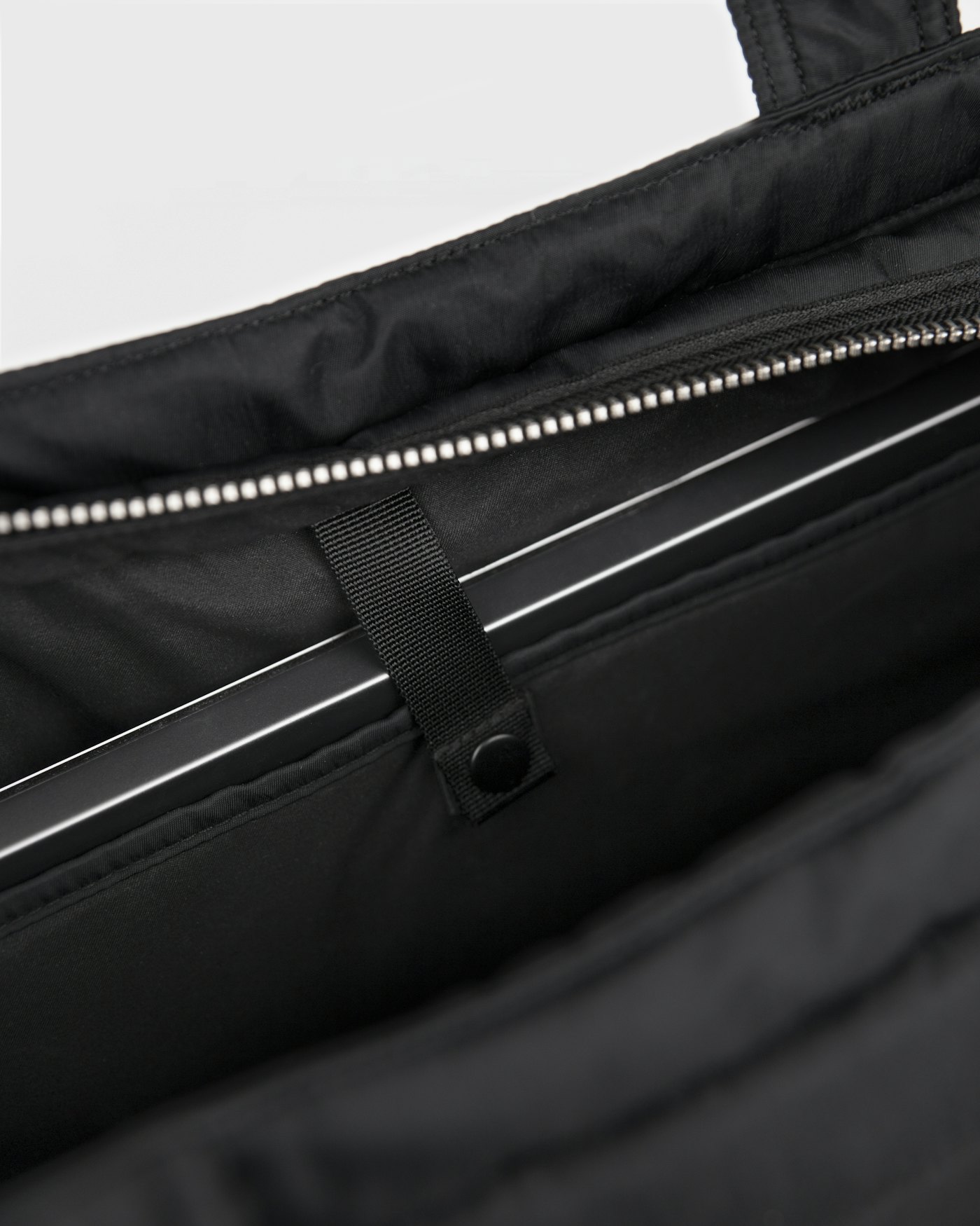 CURVE Tote Bag ist farbig schwarz (6 oder 14)