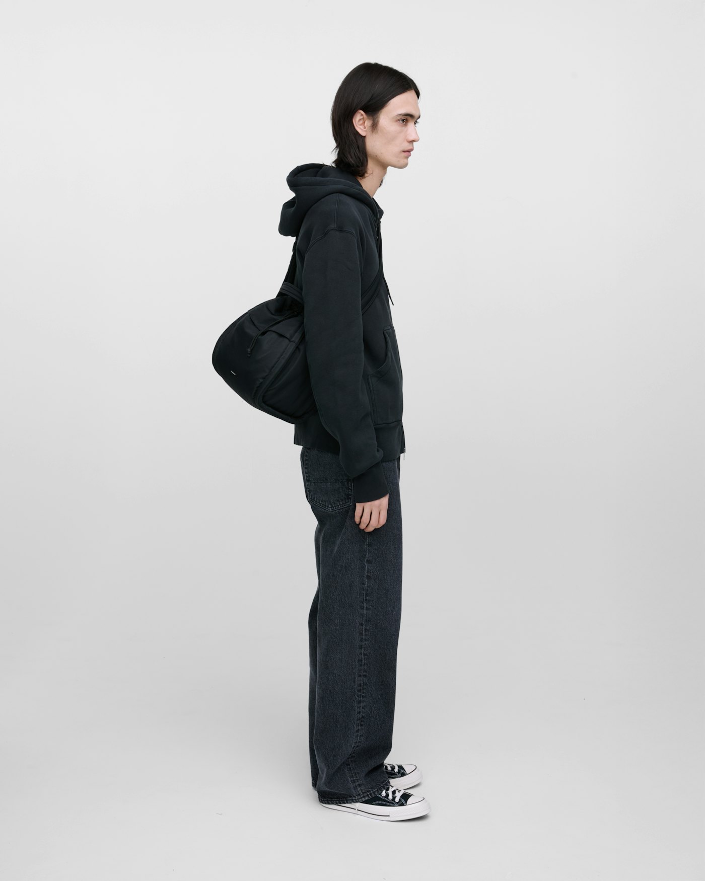CURVE Bucket Bag is in color black (14 of 15)