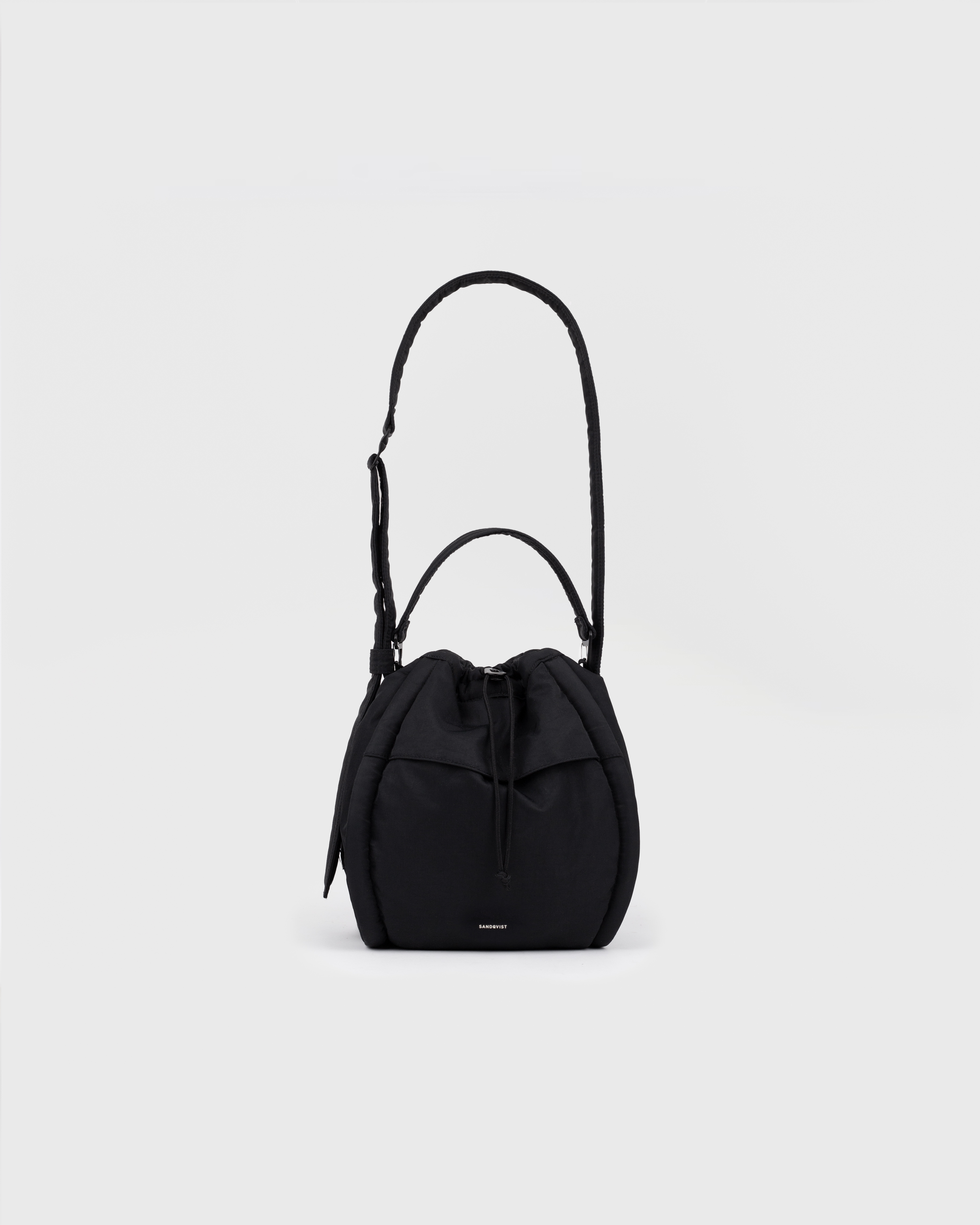 CURVE Bucket Bag is in color black (1 of 15)