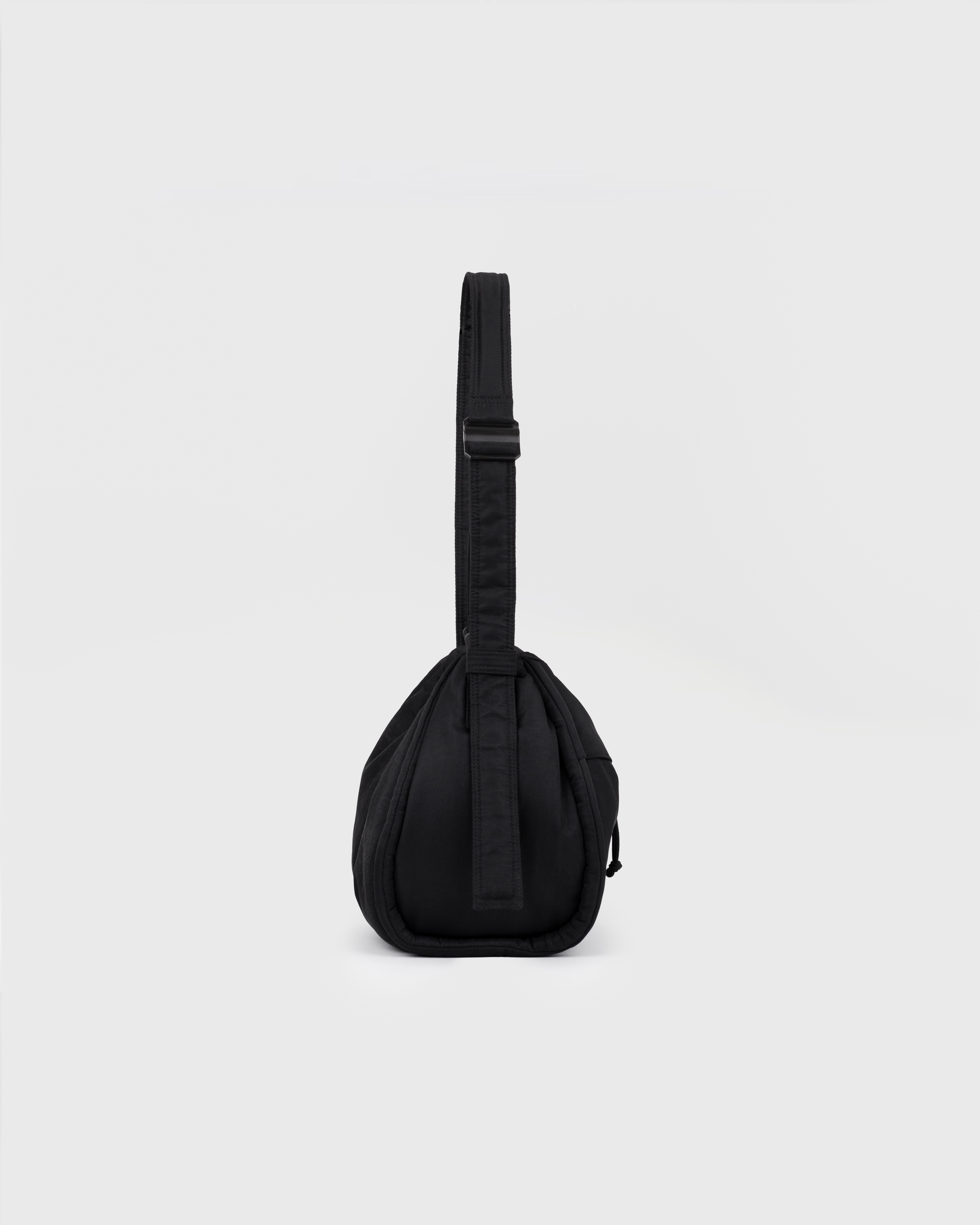 CURVE Bucket Bag is in color black (2 of 15)