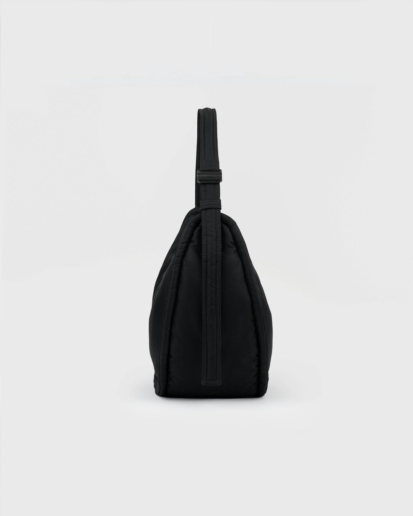 CURVE Half Moon Bag is in color black (3 of 18)
