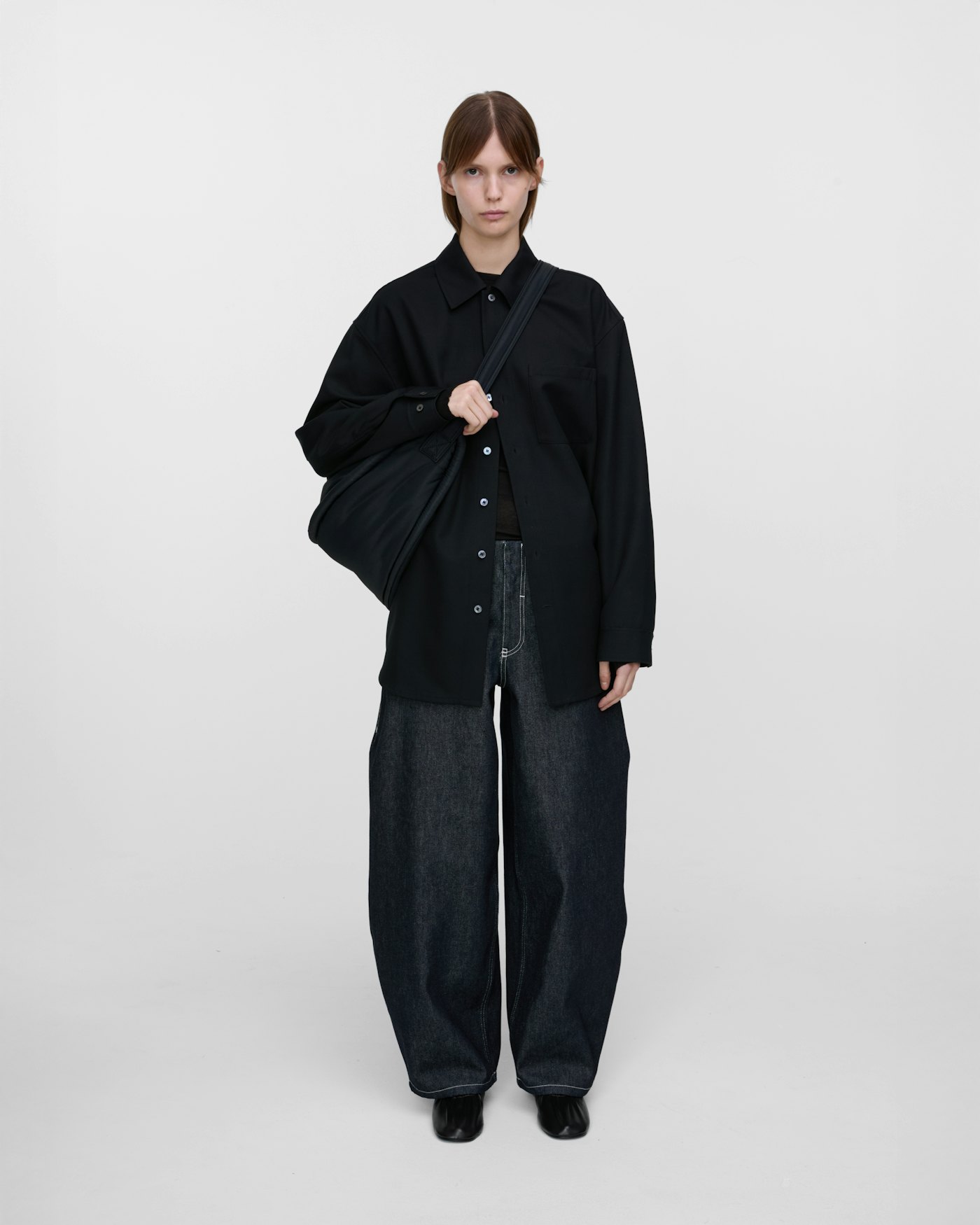 CURVE Half Moon Bag is in color black (13 of 18)