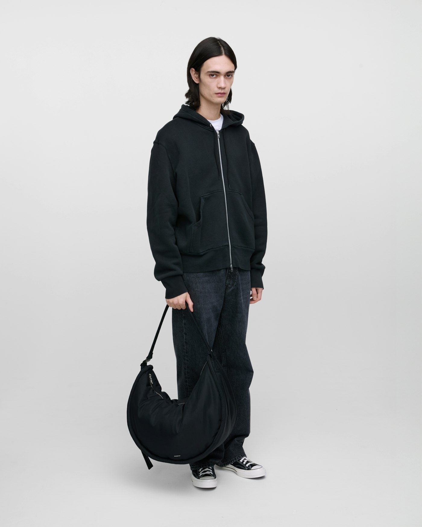 CURVE Half Moon Bag is in color black (18 of 18)