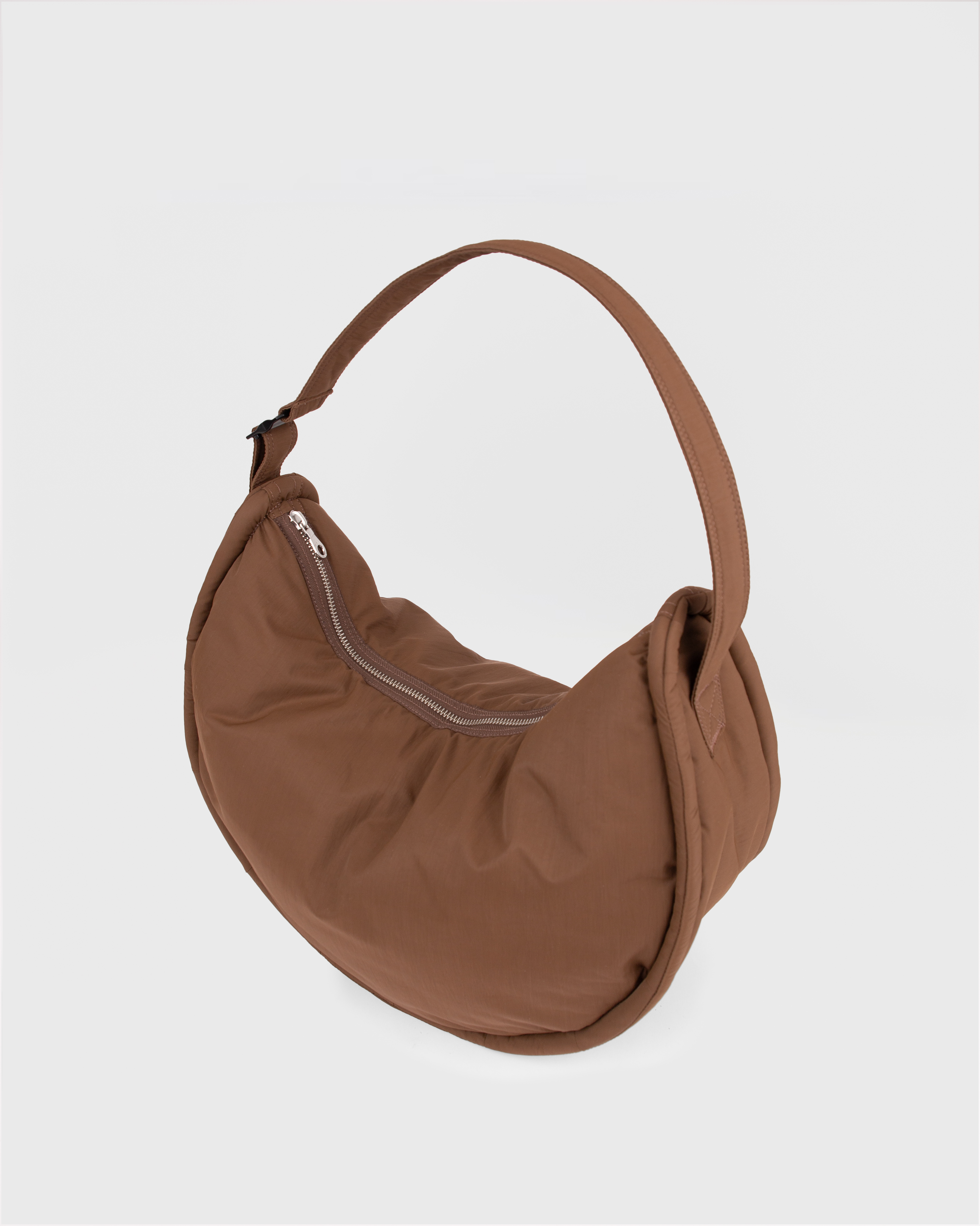 CURVE Half Moon Bag ist farbig dark taupe (5 oder 21)