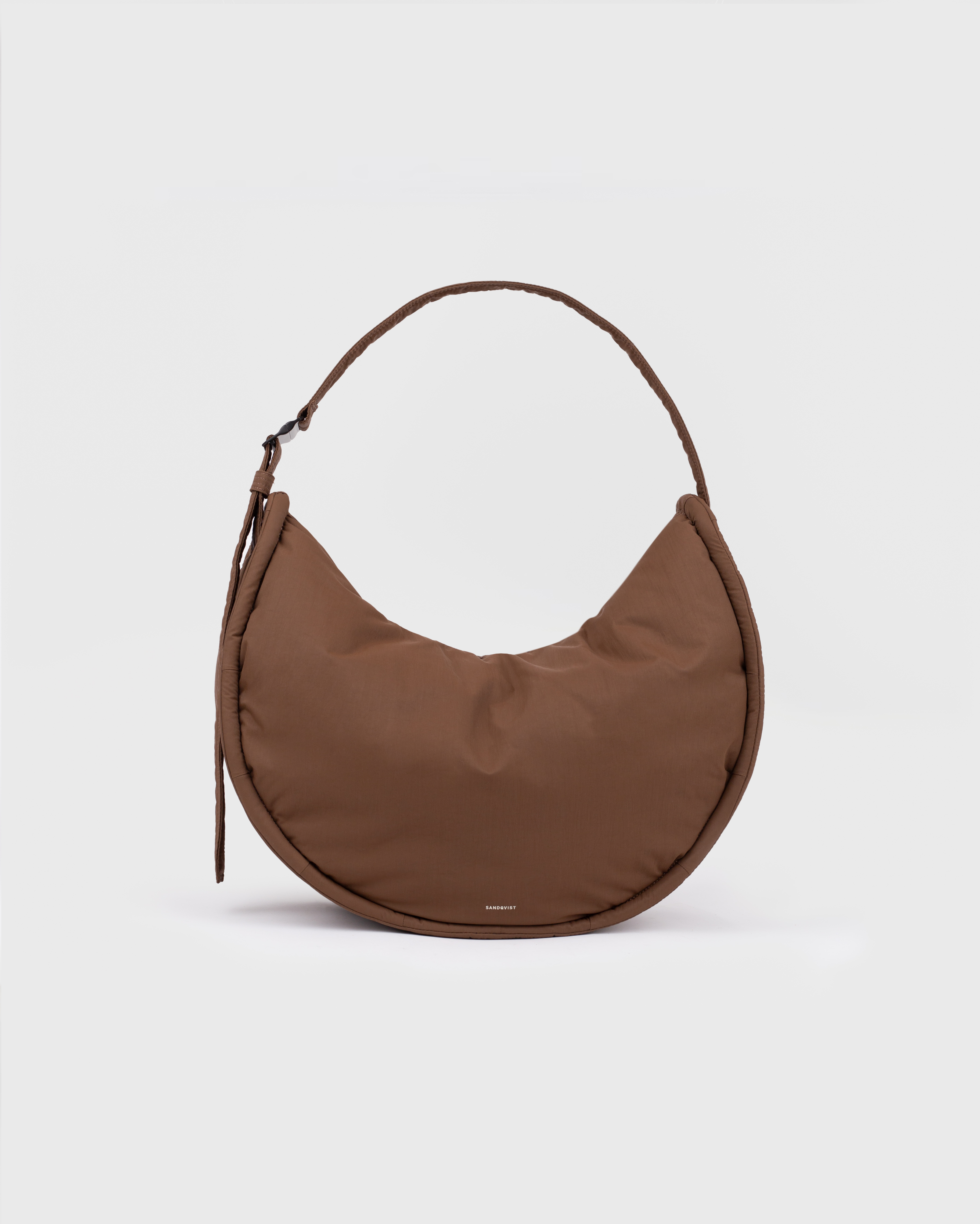 CURVE Half Moon Bag Dark Taupe | Shoulder bag | Sandqvist