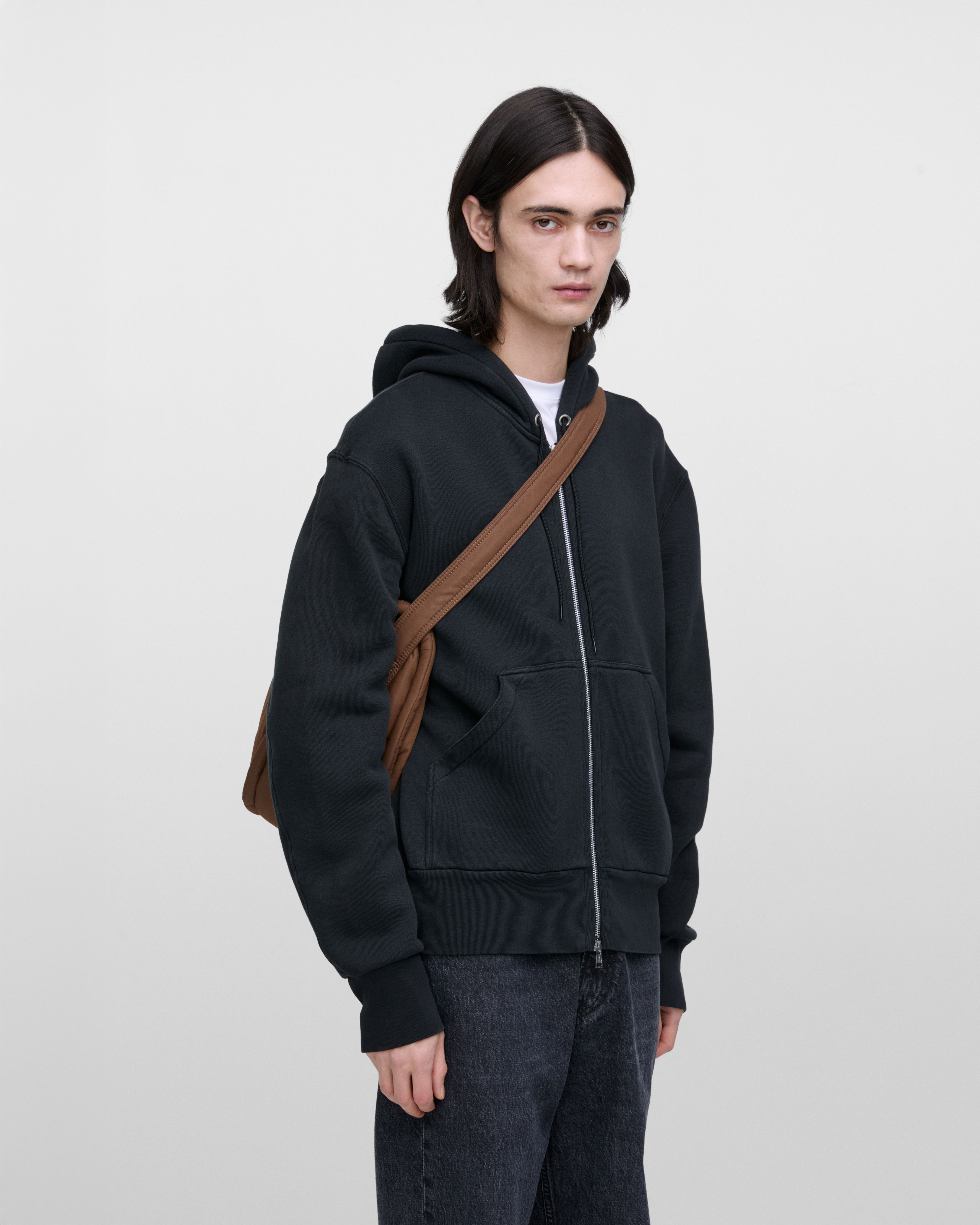 CURVE Half Moon Bag ist farbig dark taupe (10 oder 21)