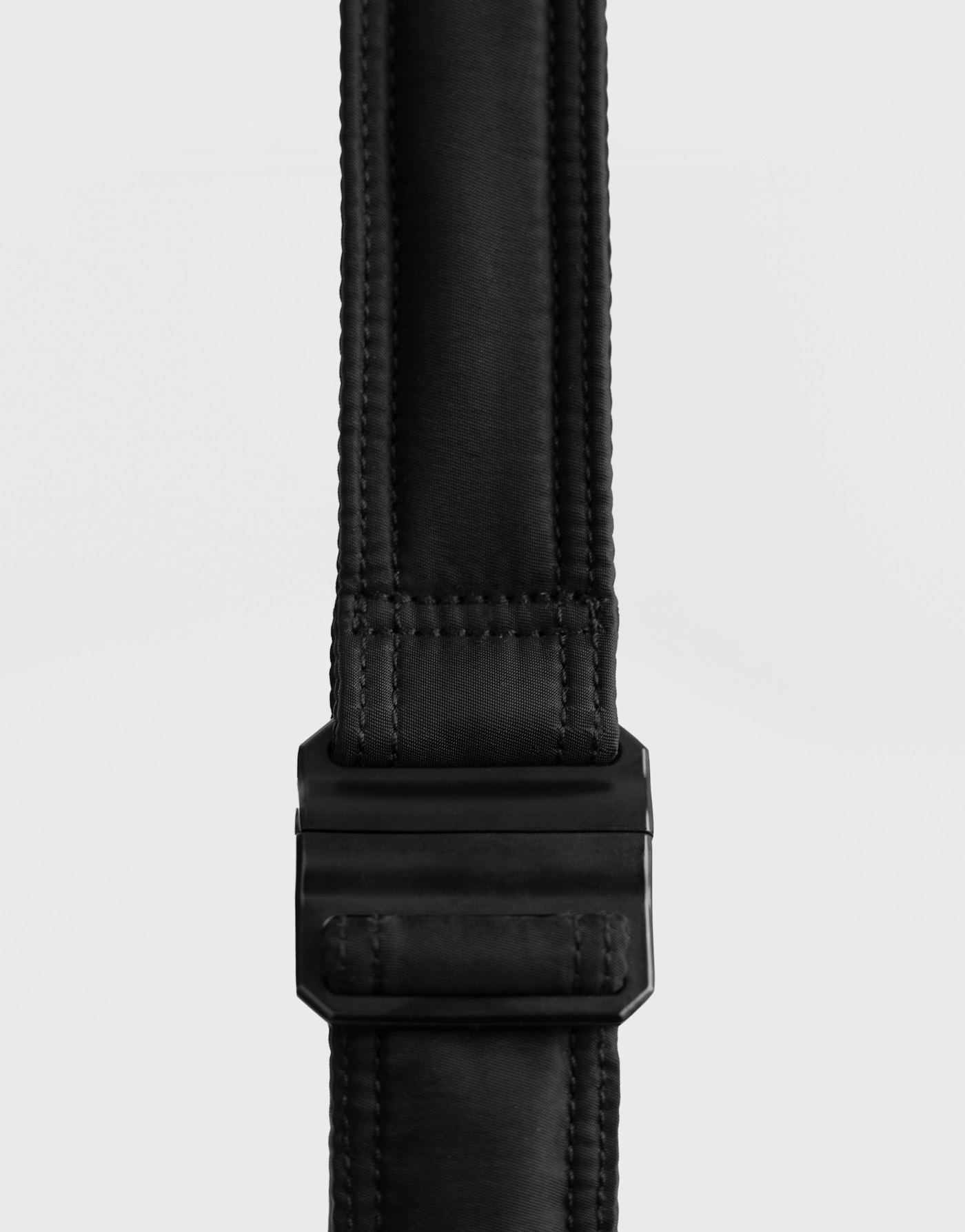 CURVE Half Moon Bag Mini is in color black (7 of 17)