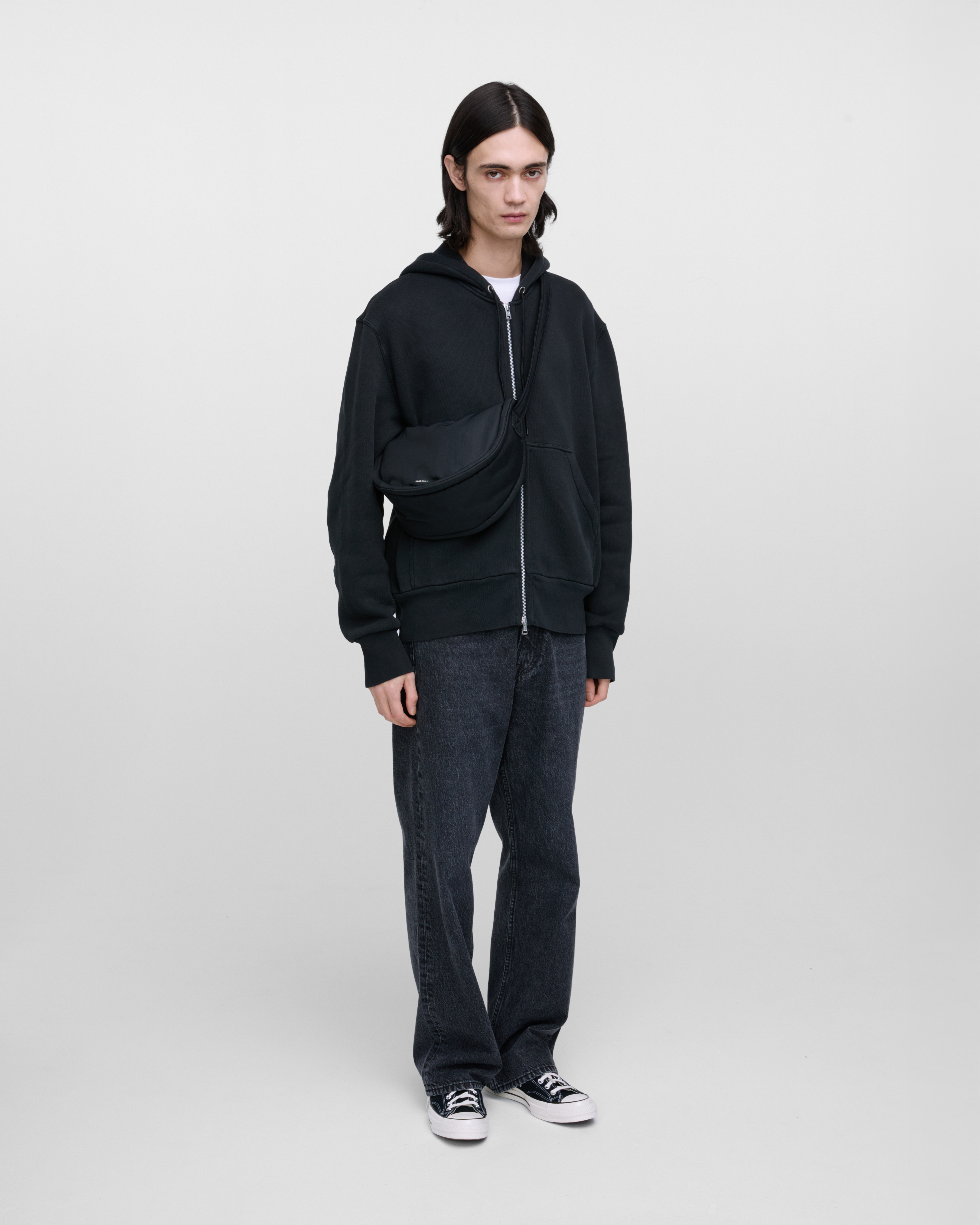 CURVE Half Moon Bag Mini är i färgen svart (14 av 17)